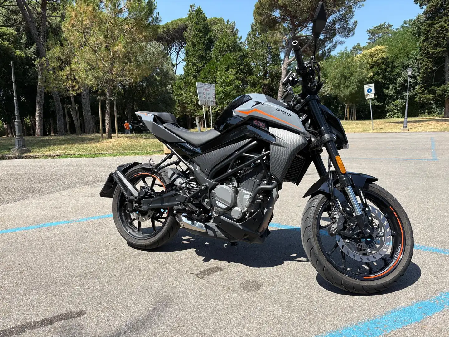 CFMOTO CF MOTO 300NK siva - 1