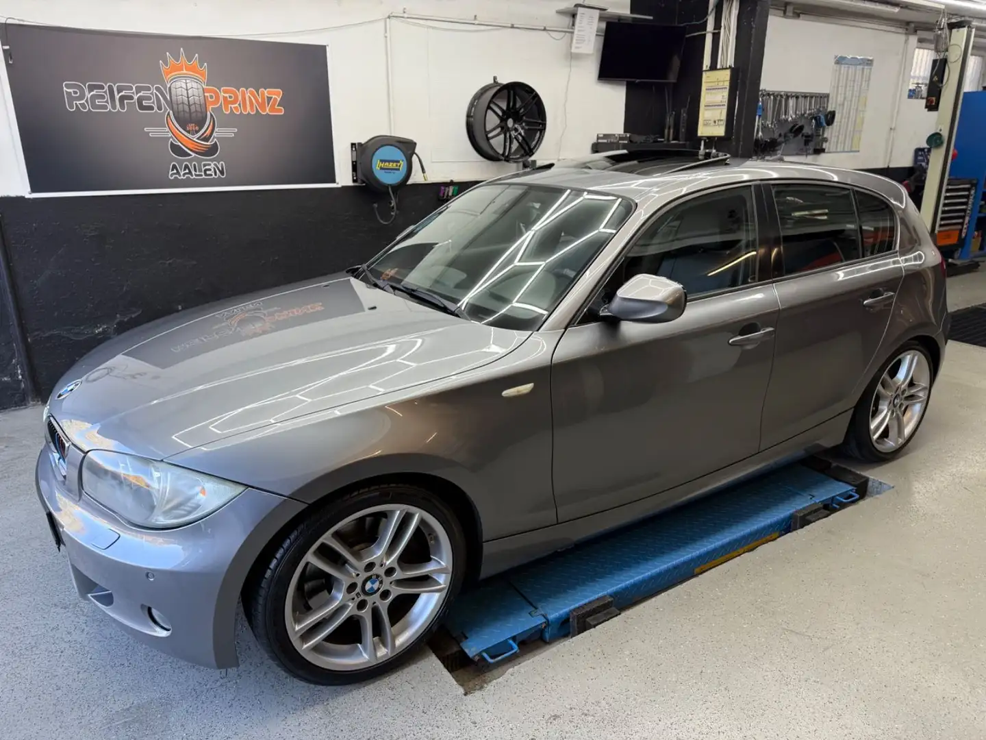 BMW 123 d-M Paket-NAVI-Harm.Kardon-Xenon-SHD-SHZ-2.Hd Grau - 2