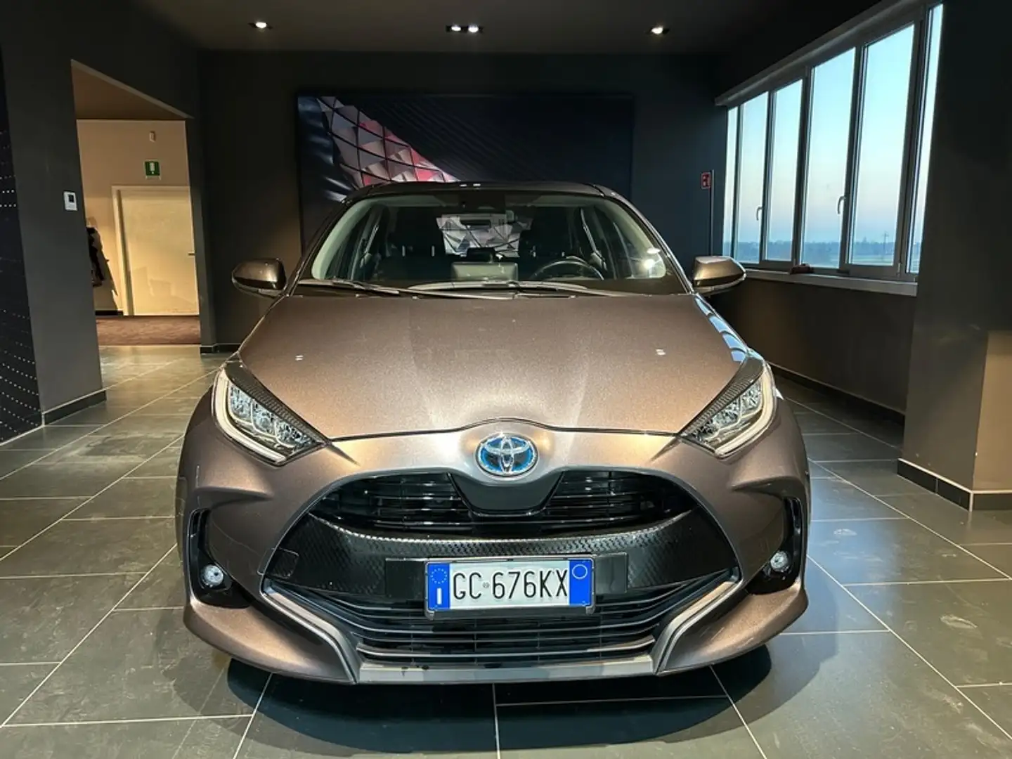 Toyota Yaris 1.5 Hybrid Trend Grigio - 2