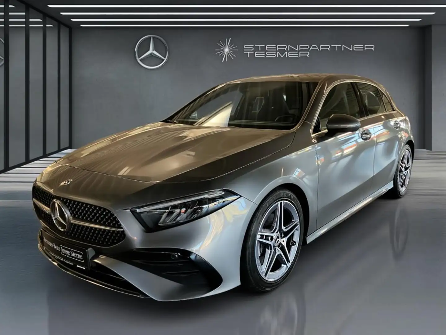 Mercedes-Benz A 200 AMG+MBUX+LED+SHZ+AMBIENTE+PDC+KAMERA Grau - 1