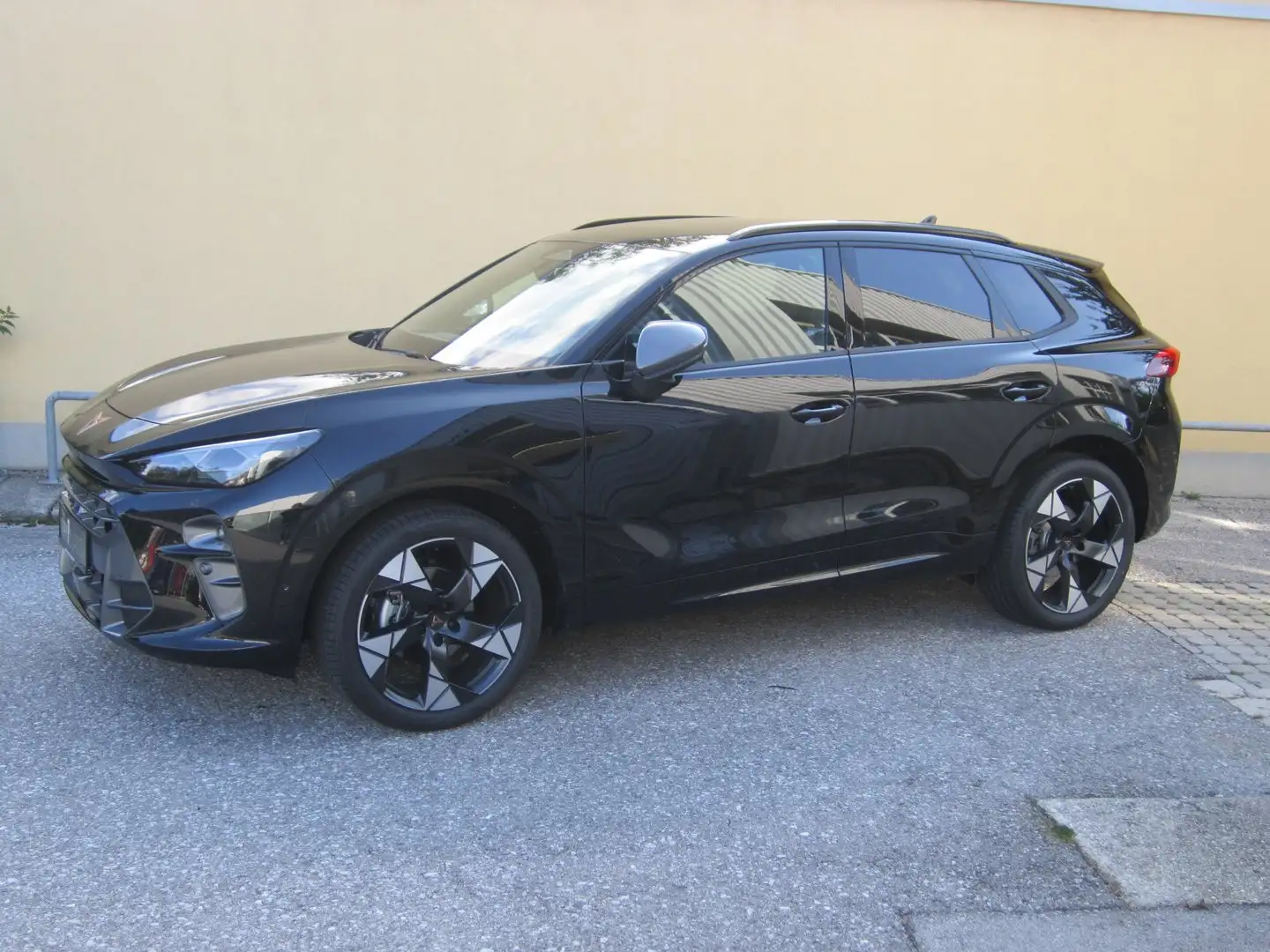 CUPRA Terramar 1.5 e-TSI 150 PS DSG Schwarz - 2