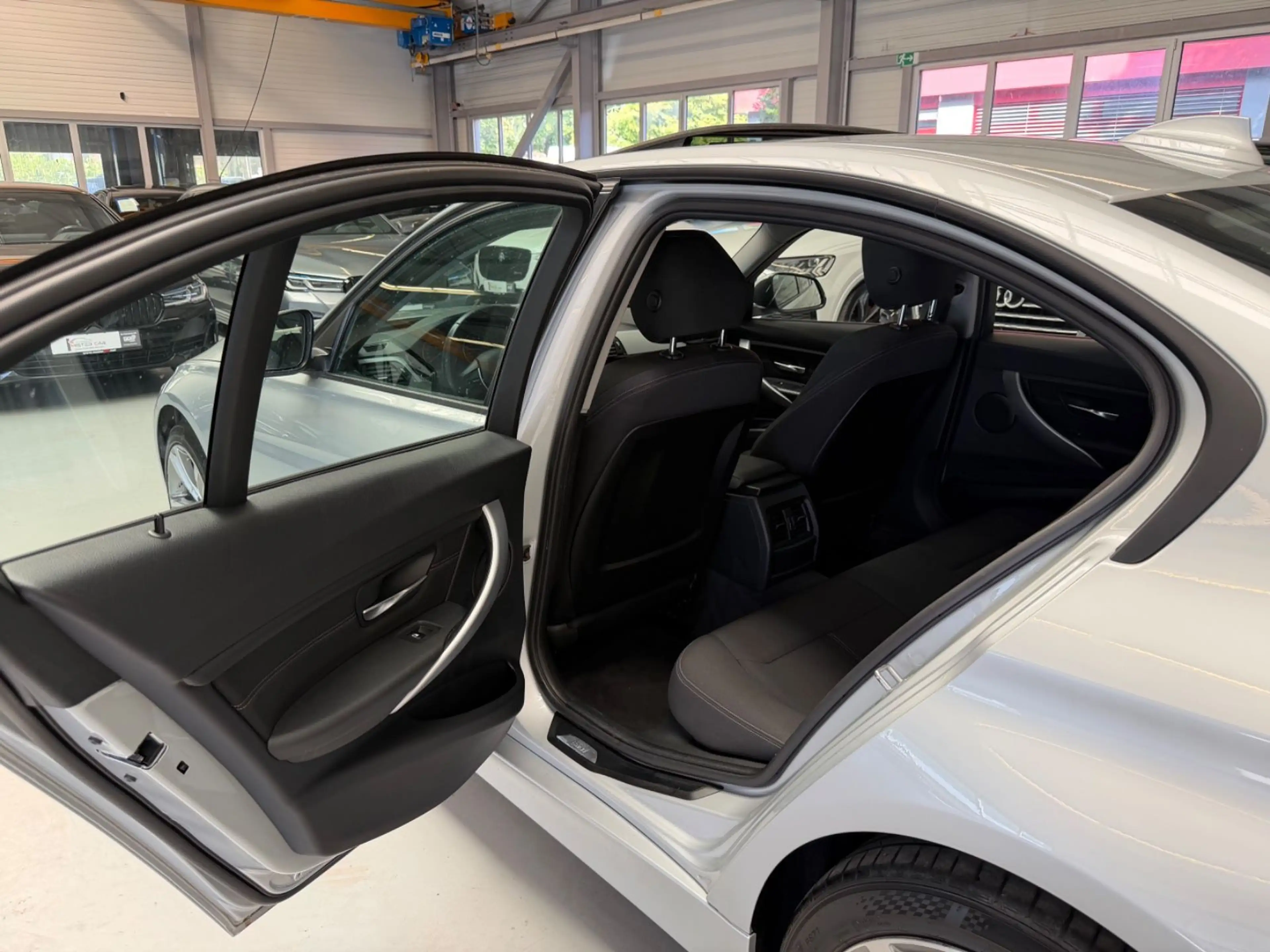 BMW 316 i Sport Line Aut GSHD/DISPLAY/XEN/PDC/SHZ/18 — photo 15