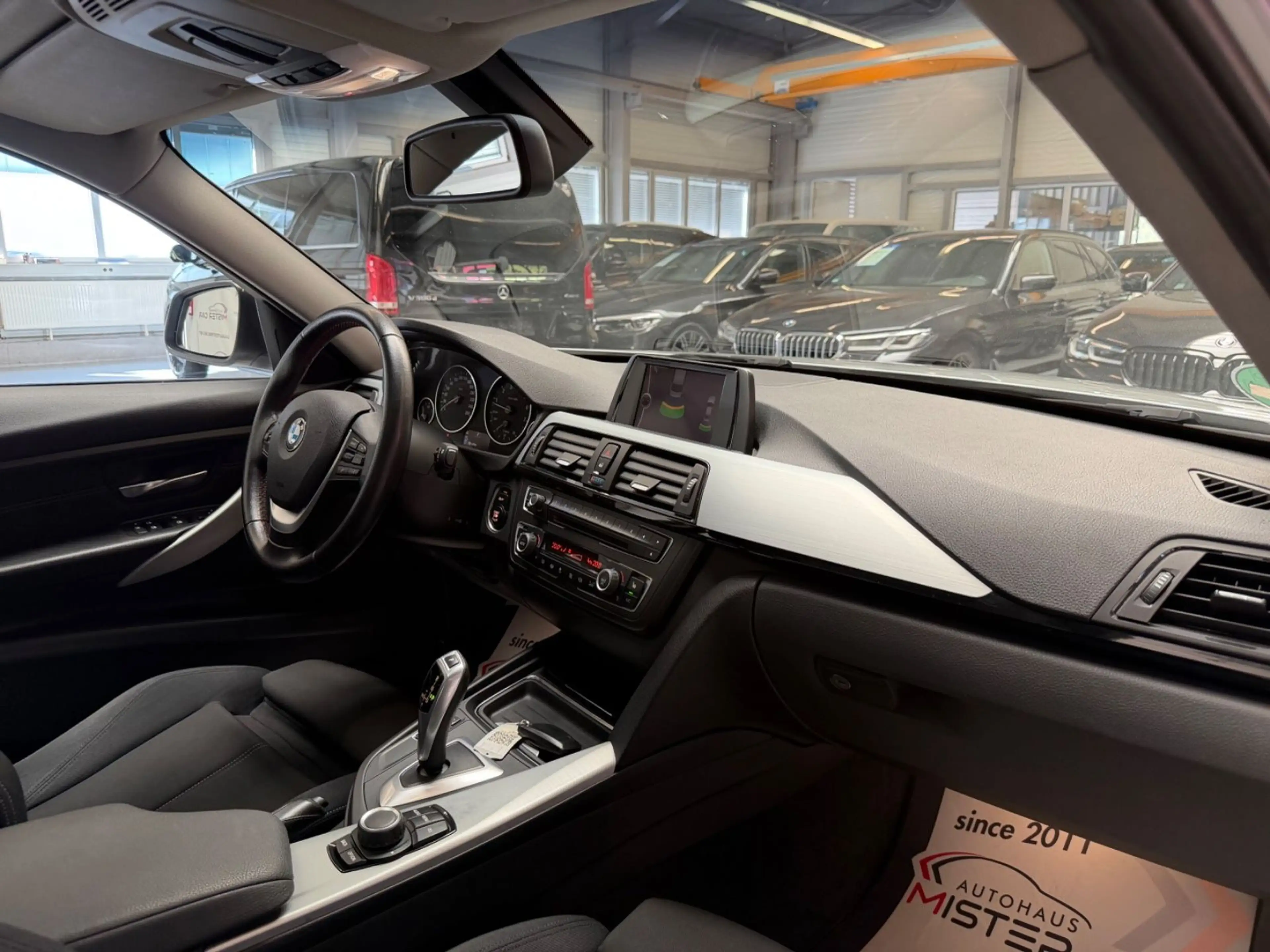 BMW 316 i Sport Line Aut GSHD/DISPLAY/XEN/PDC/SHZ/18 — photo 14