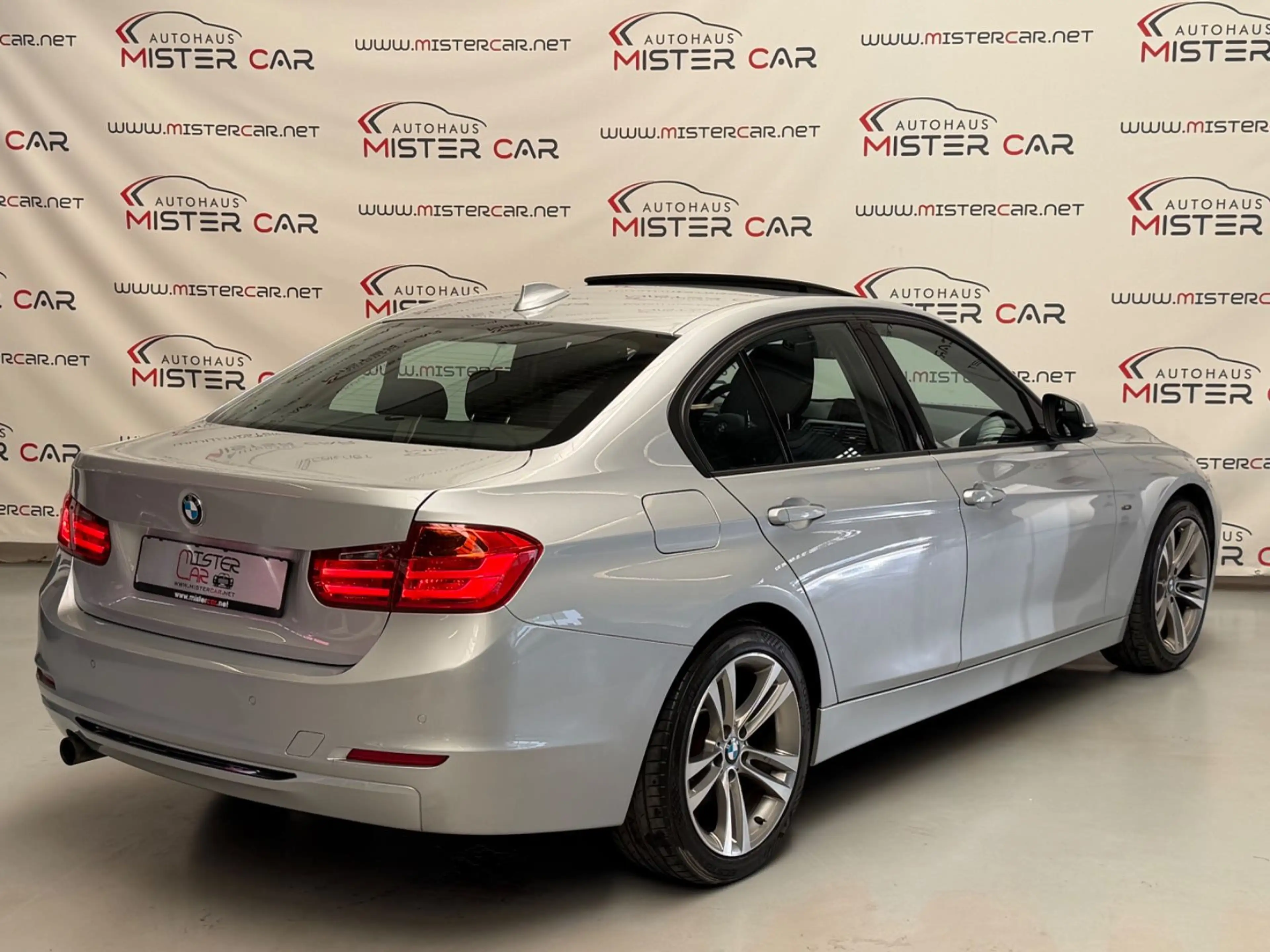 BMW 316 i Sport Line Aut GSHD/DISPLAY/XEN/PDC/SHZ/18 — photo 8