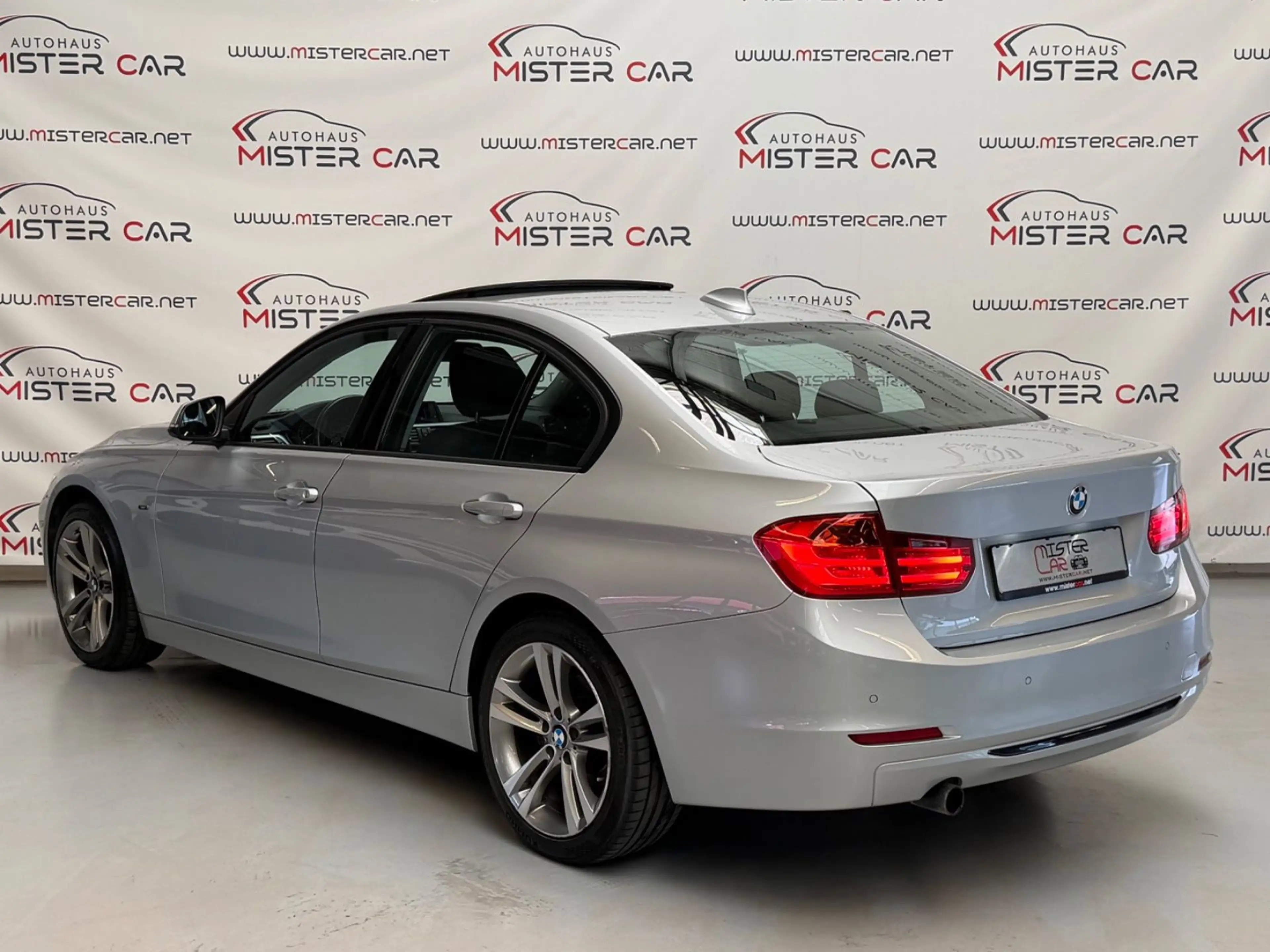 BMW 316 i Sport Line Aut GSHD/DISPLAY/XEN/PDC/SHZ/18 — photo 3