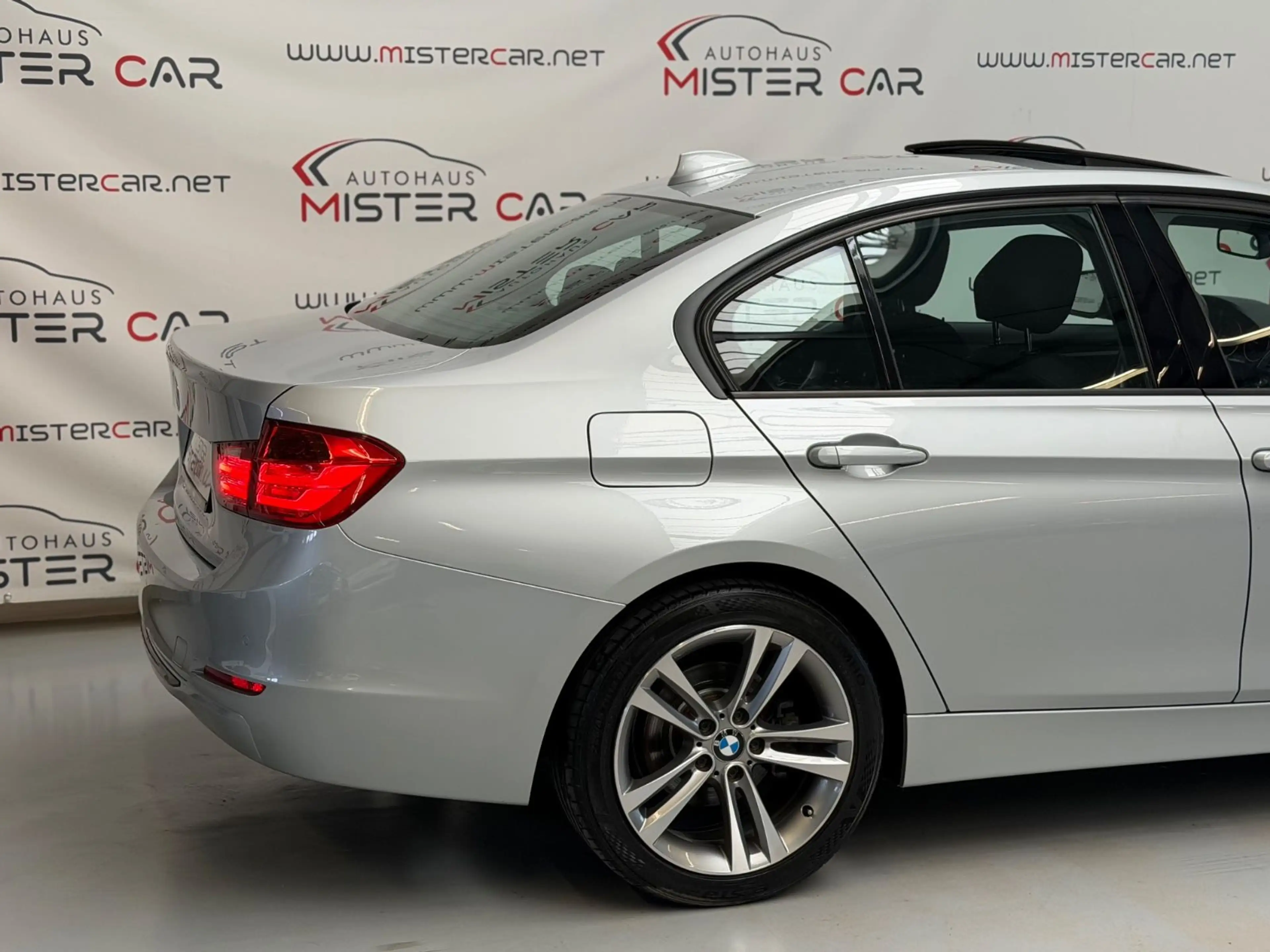 BMW 316 i Sport Line Aut GSHD/DISPLAY/XEN/PDC/SHZ/18 — photo 6