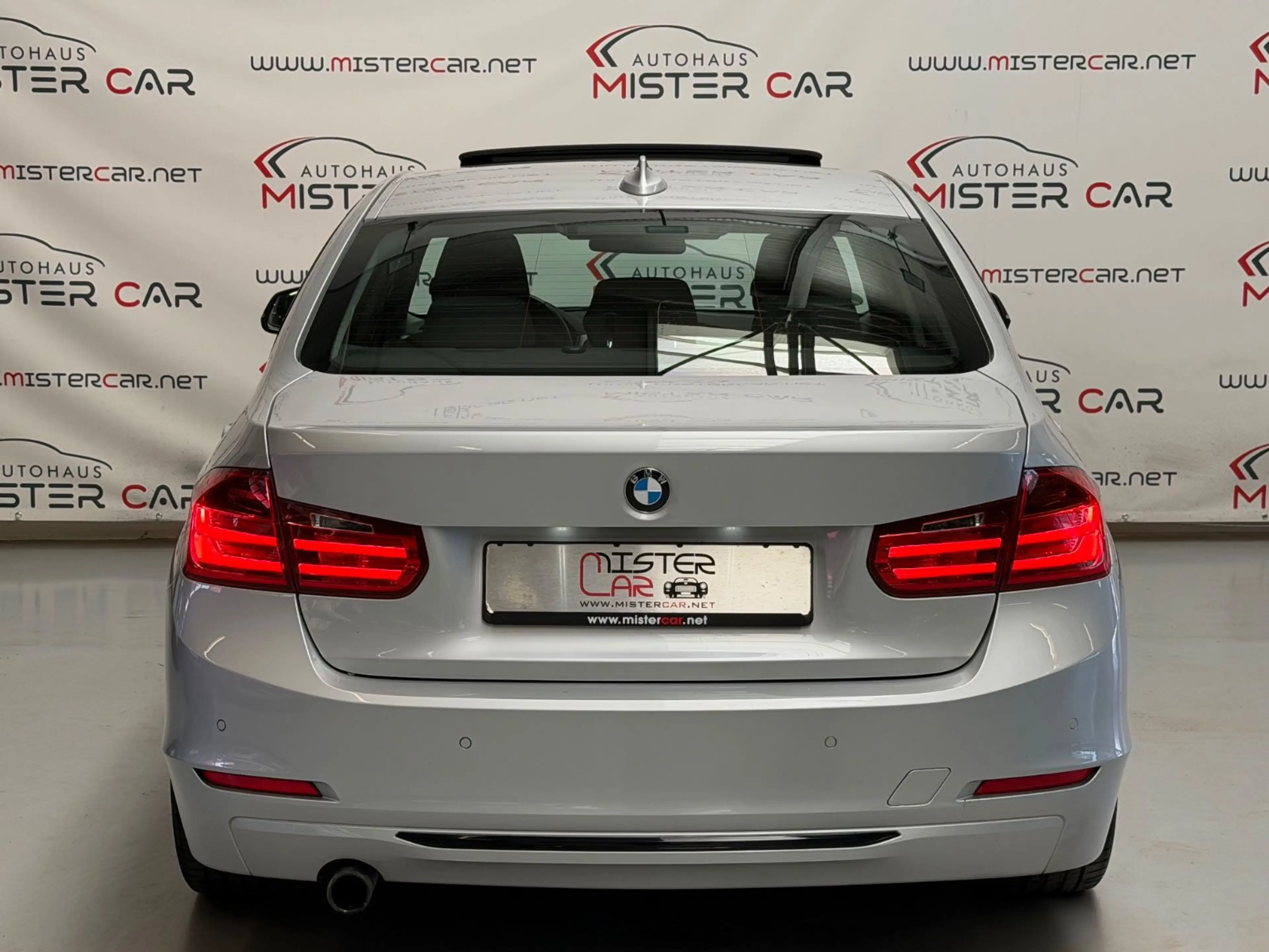 BMW 316 i Sport Line Aut GSHD/DISPLAY/XEN/PDC/SHZ/18 — photo 9