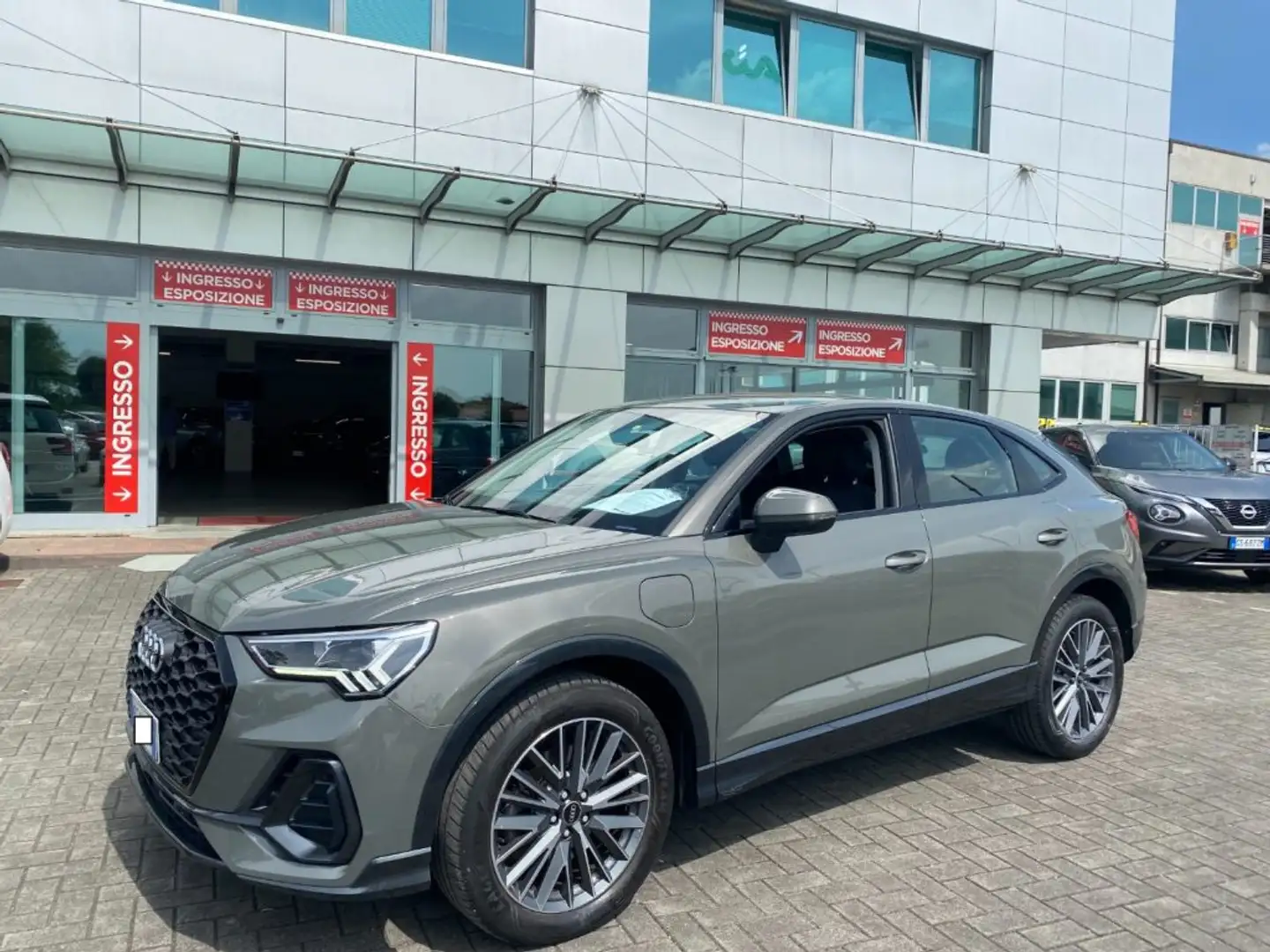 Audi Q3 45 TFSI e S tronic Business PLUG IN Grau - 1