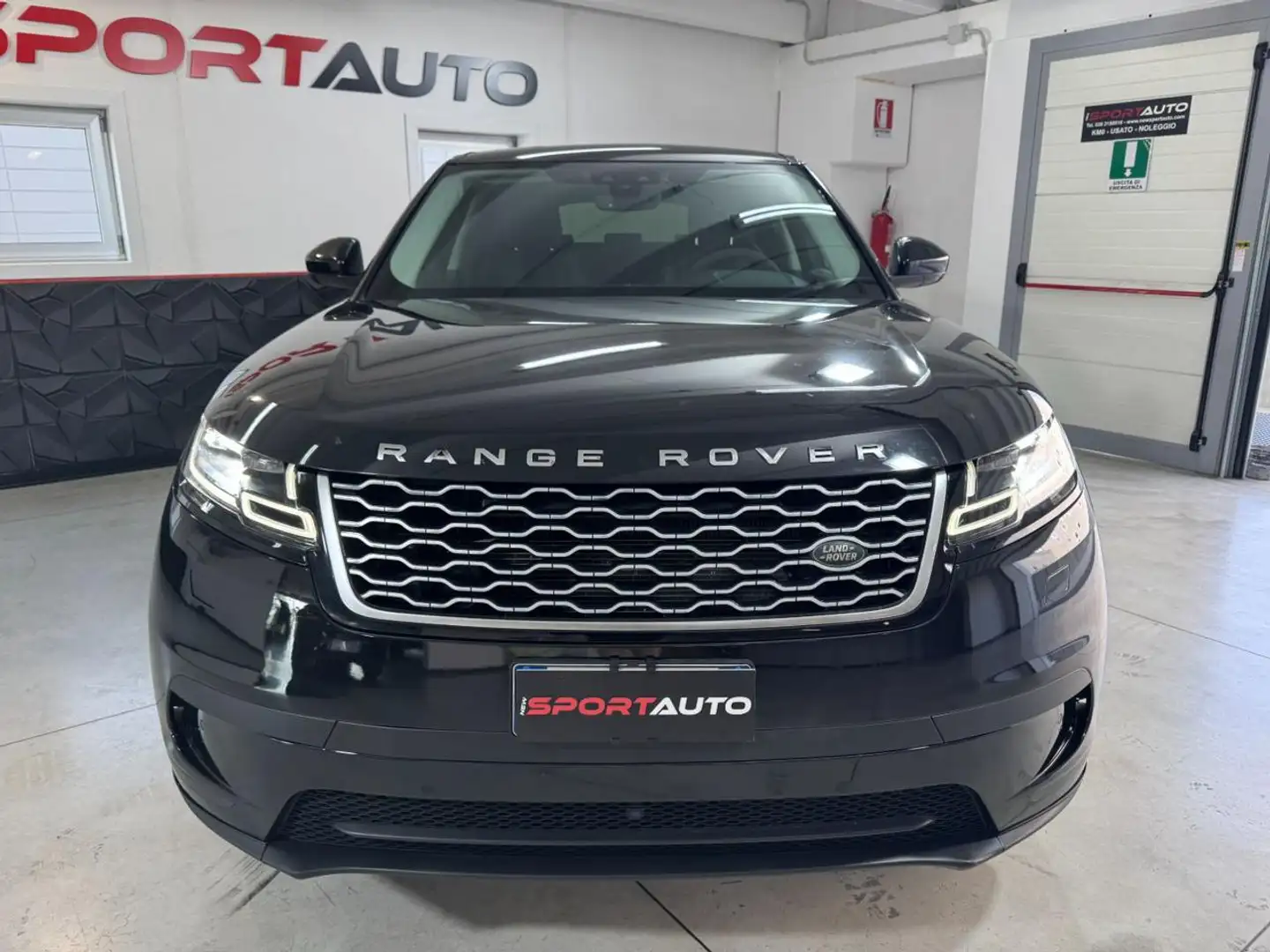 Land Rover Range Rover Velar 2.0D I4 240 CV S Nero - 2