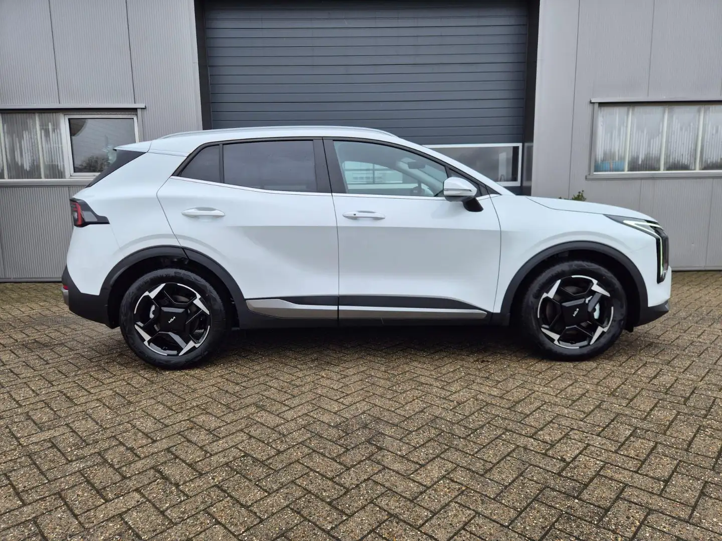 Kia Sportage Spirit 1.6 T-GDI 150PS Automatik NEUES MODELL M... Weiß - 2