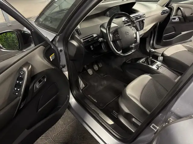 Citroen C4 view 9