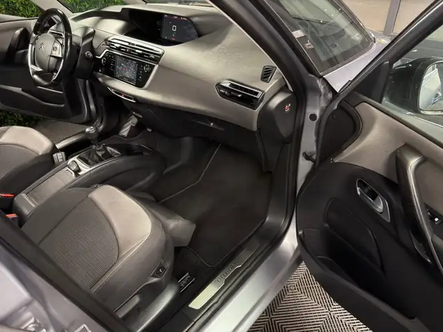 Citroen C4 view 13