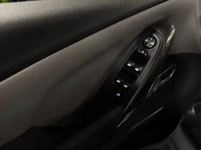 Citroen C4 view 11