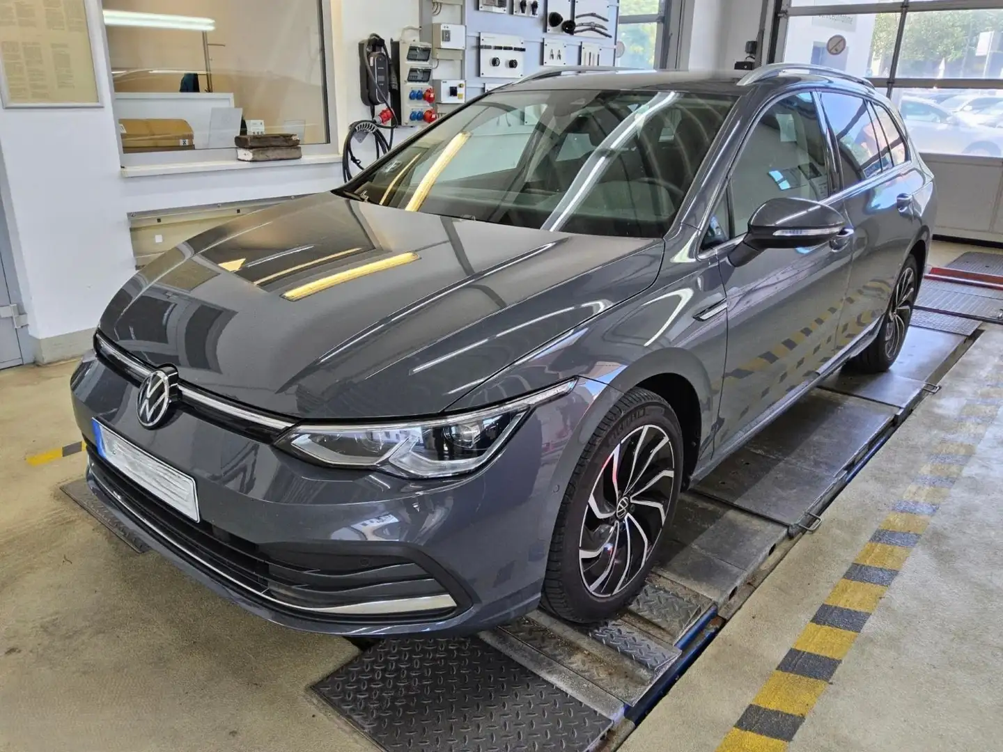 Volkswagen Golf Variant VIII 1.5 eTSI Style AHK LED-Matrix Grau - 2