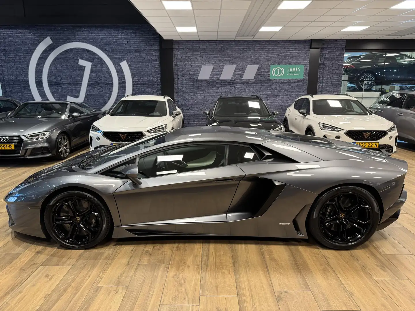 Lamborghini Aventador 6.5 V12 LP700-4 Grijs - 2