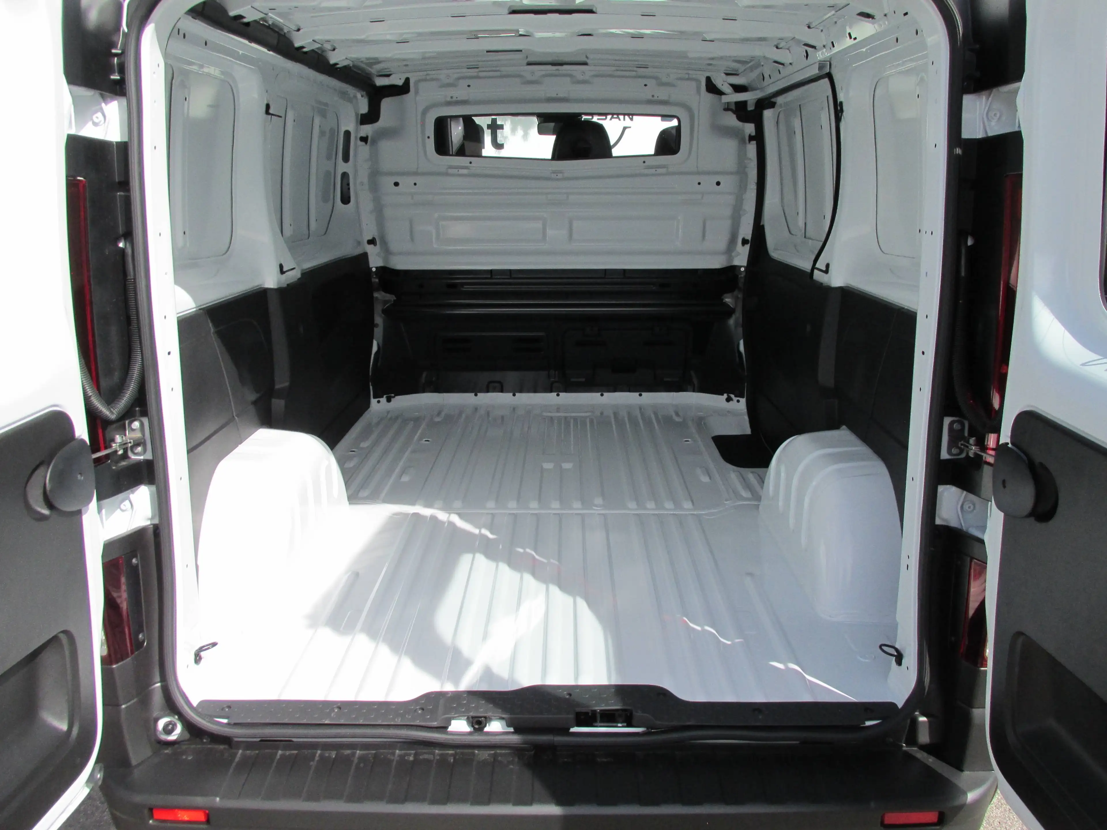 Nissan Primastar Kastenwagen L1H1 3,0t dCi 110 Acenta — photo 10