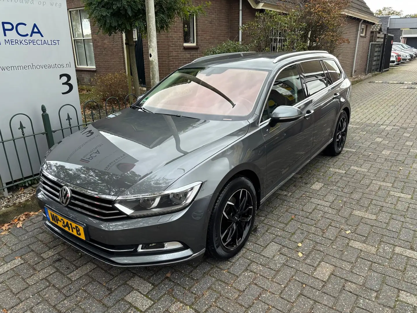 Volkswagen Passat Variant 2.0 TDI Highline Grijs - 2