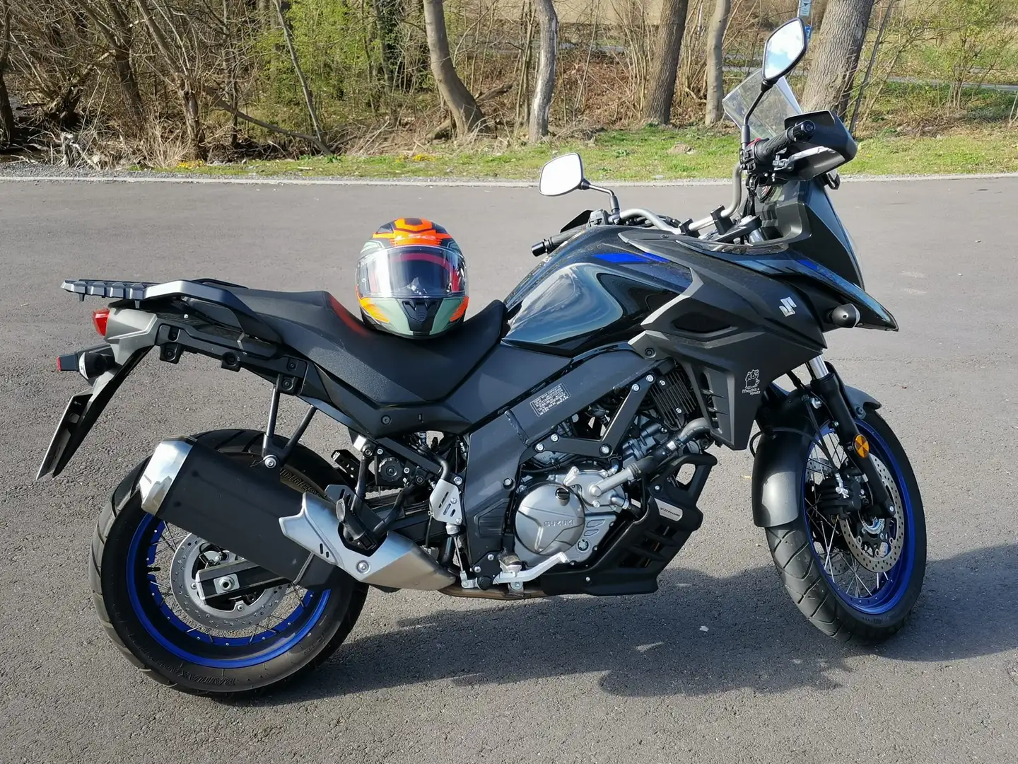 Suzuki V-Strom 650 XT Noir - 1