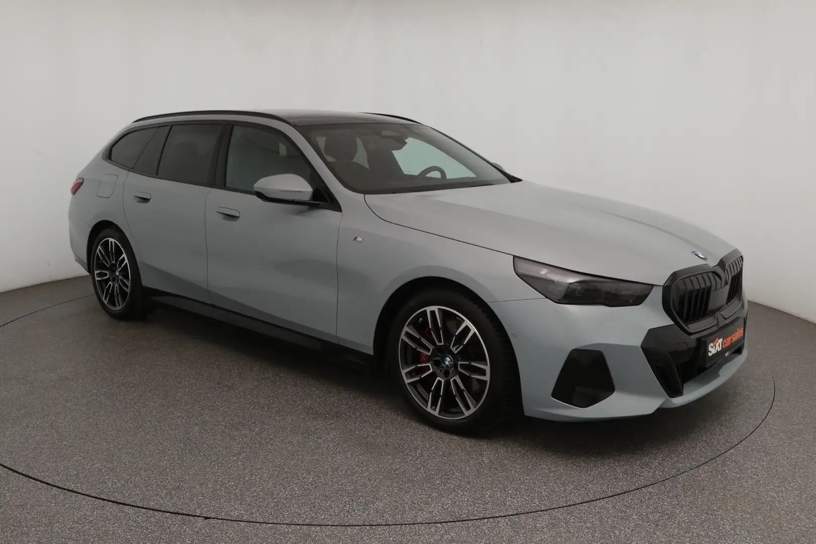 BMW 540 d xDr. M Sport Pro PAN|PAsProf|ha/ka|Lüft|AHK Grau - 1