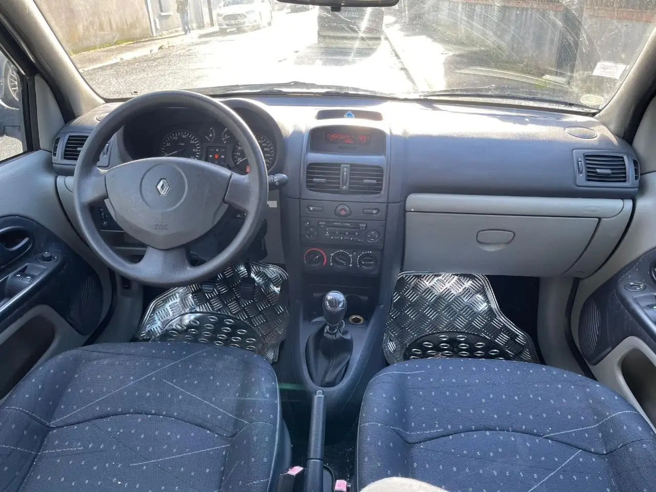 Renault Clio 1.2i Authentique