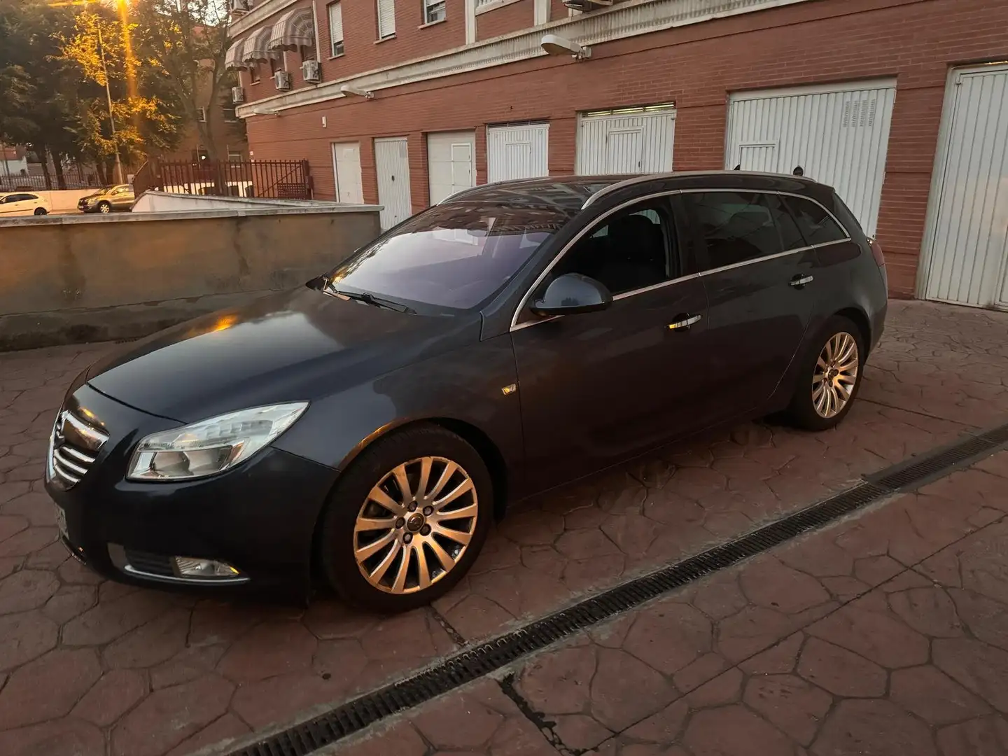 Opel Insignia Insignia 2.0 CDTI Sports Tourer Sport Blau - 1