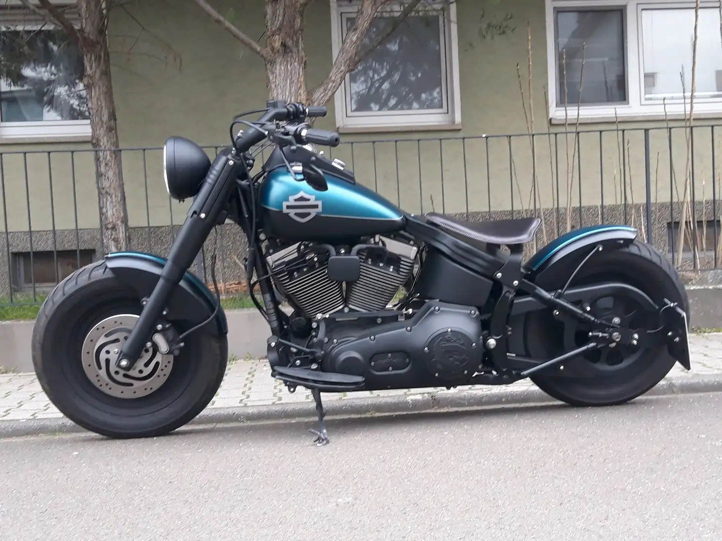 Harley-Davidson Fat Boy bobber Bleu - 1