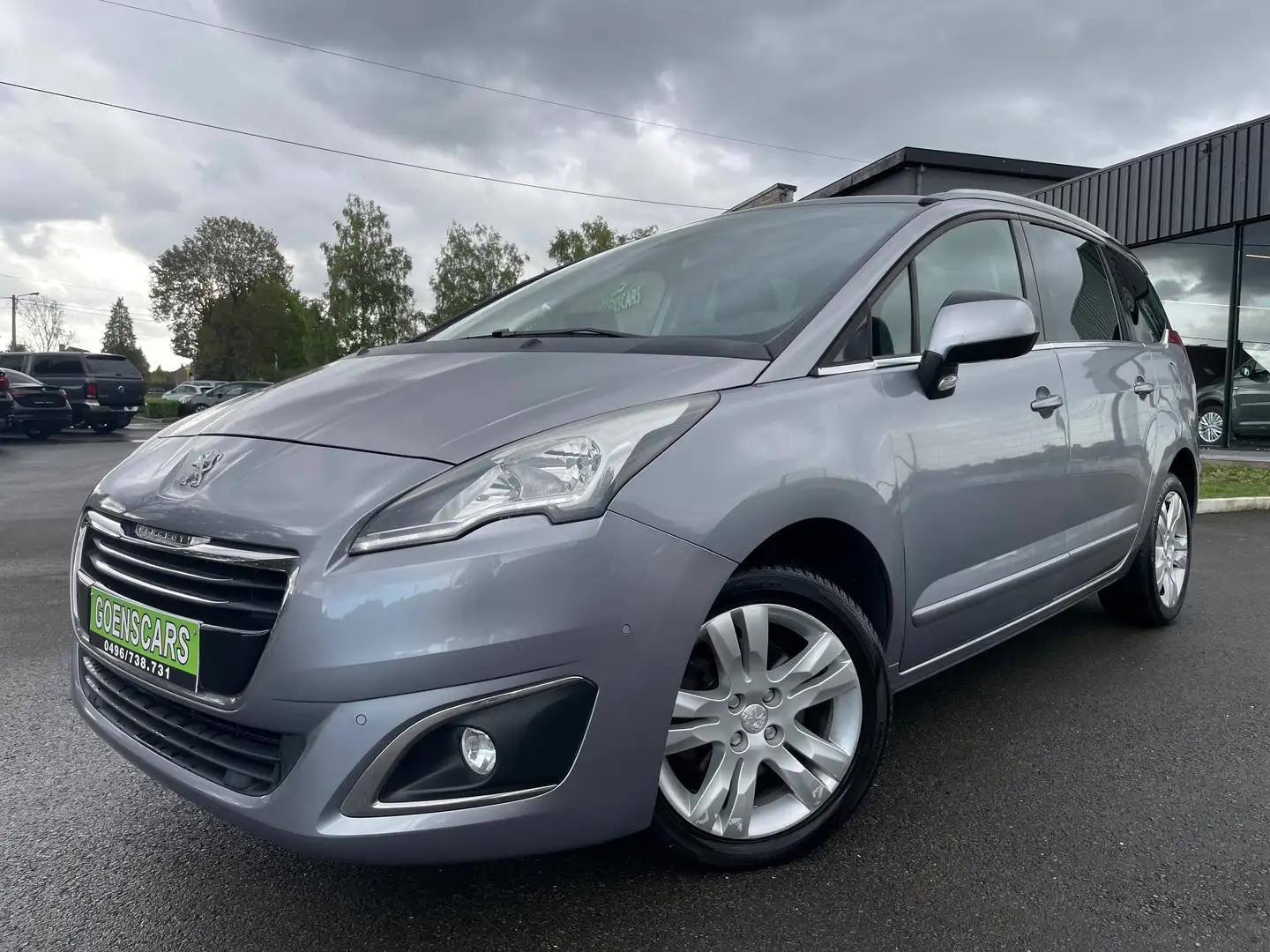 Peugeot 5008 1.6 BlueHDi 7PLACE,GPS,TOIT PANO,GARANTIE😍 Plateado - 1