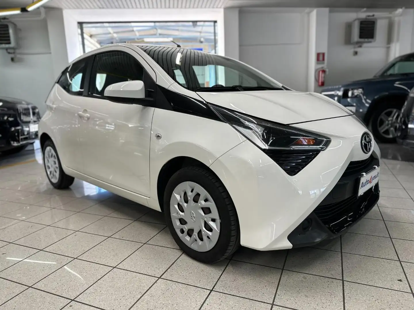 Toyota Aygo Connect 1.0 VVT-i 72 CV x-cool UNICO PROP. IVA ESP Bianco - 1