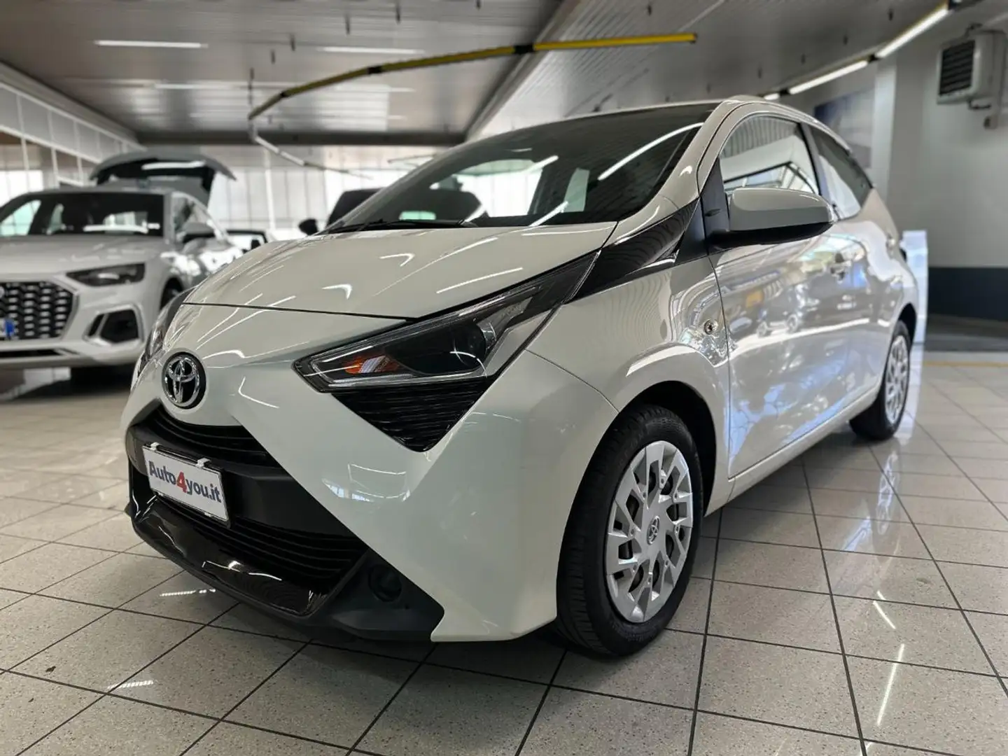 Toyota Aygo Connect 1.0 VVT-i 72 CV x-cool UNICO PROP. IVA ESP Bianco - 2