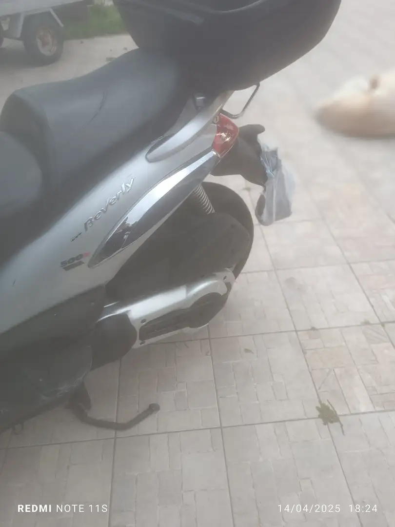 Piaggio Beverly 500 Stříbrná - 2
