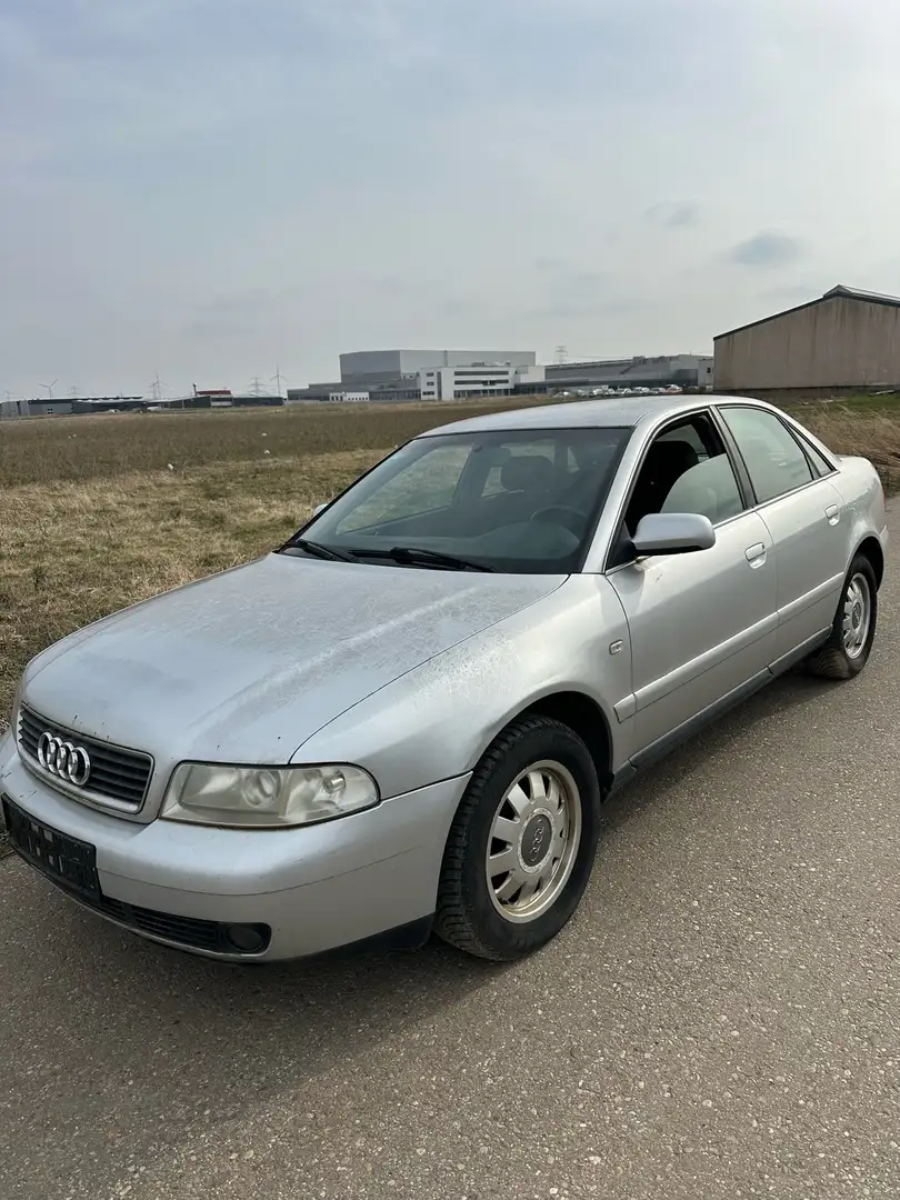 Audi A4 2,4 Tiptronic Grau - 2