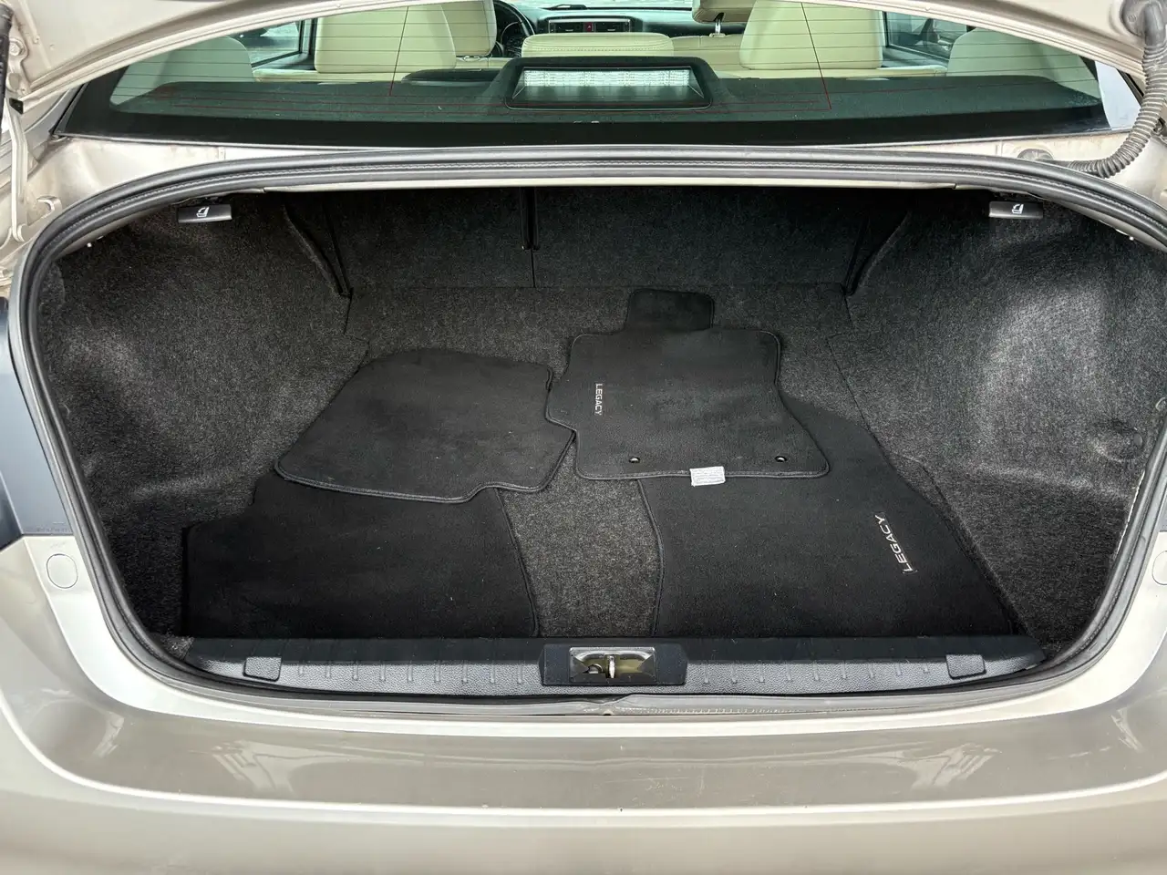 Subaru Legacy снимка Subaru Legacy