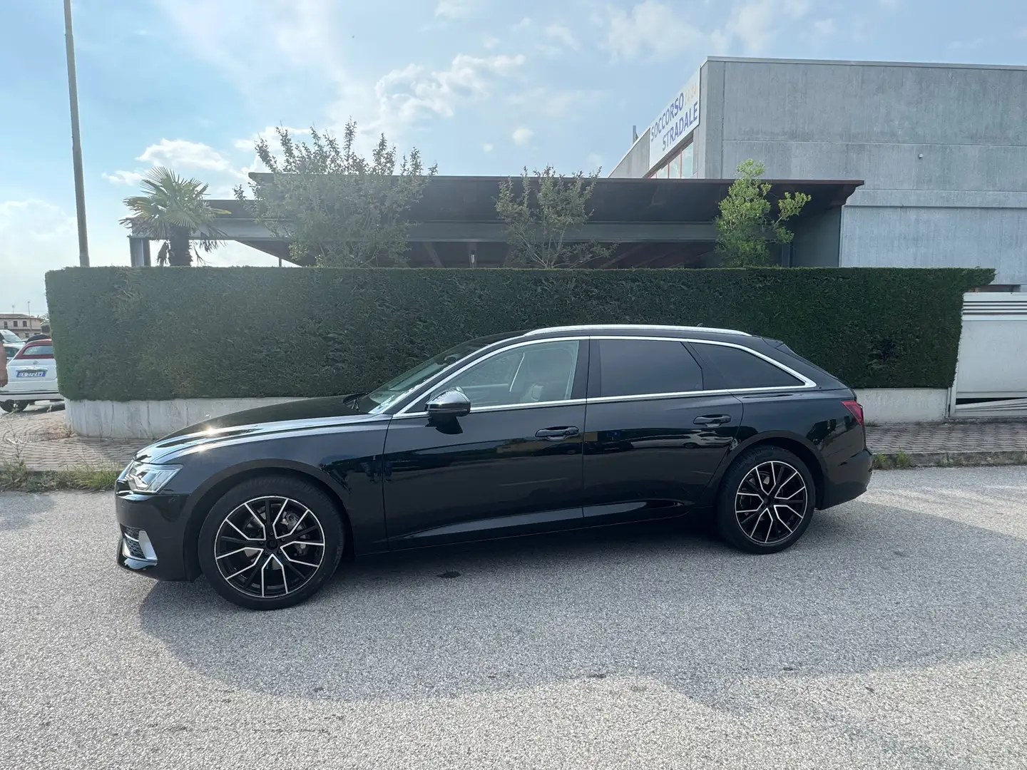 Audi A6 Avant 40 TDI Noir - 1