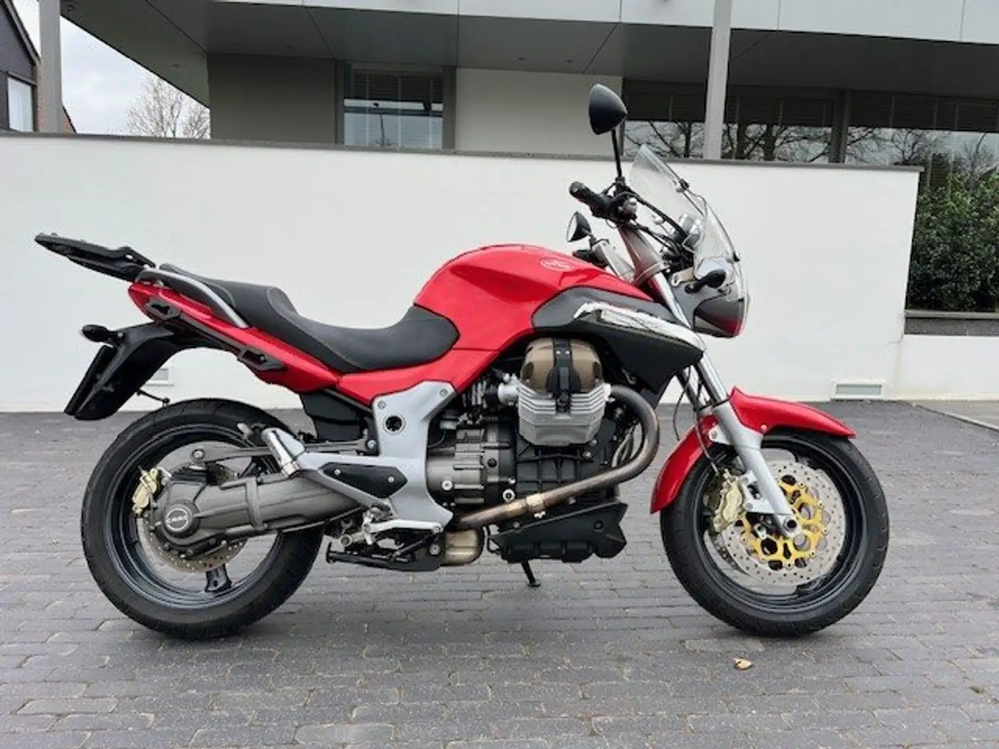 Moto Guzzi Breva 1100 Red - 1