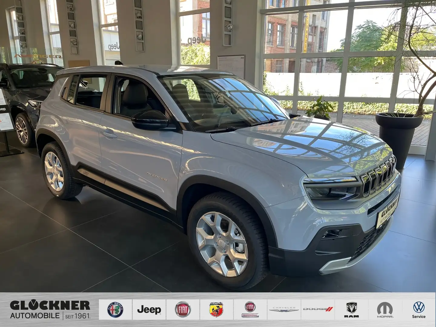 Jeep Avenger Altitude 1.2l MT6 WINTER-PAKET Grijs - 1