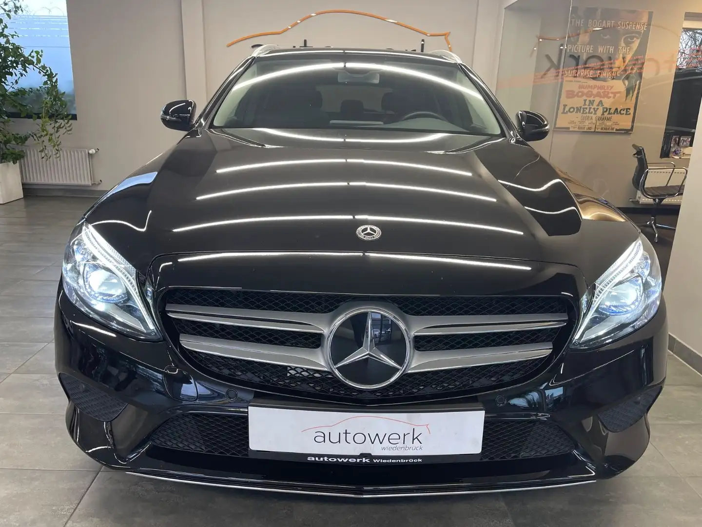 Mercedes-Benz C 180 T CGI Avantgarde*AUT/AHK/LED/Navi/Pano/TOP Noir - 2