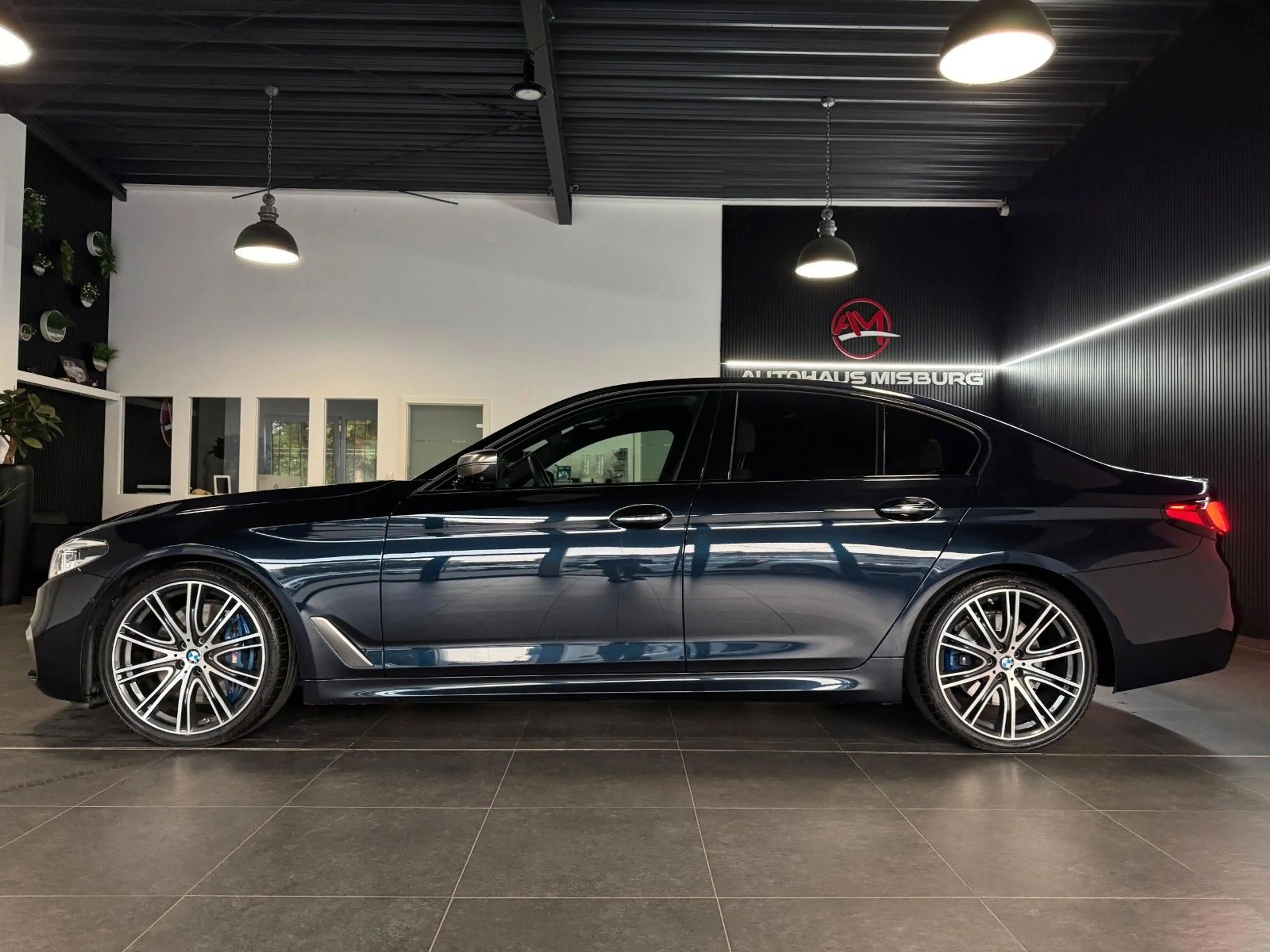 BMW 550 i xDrive Lim./Bowers&Wilkins+Elfenbeinweiß — photo 8