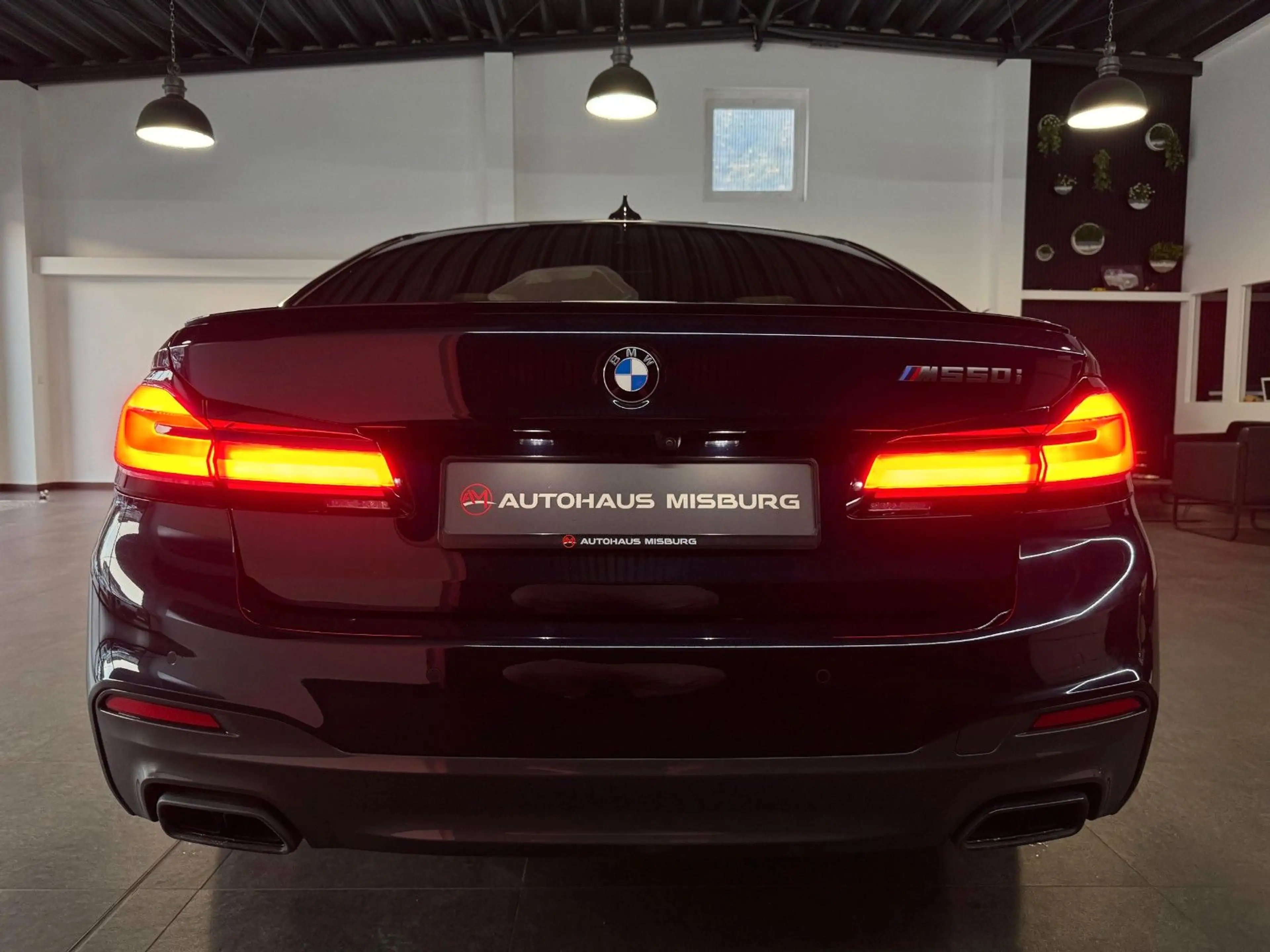 BMW 550 i xDrive Lim./Bowers&Wilkins+Elfenbeinweiß — photo 6