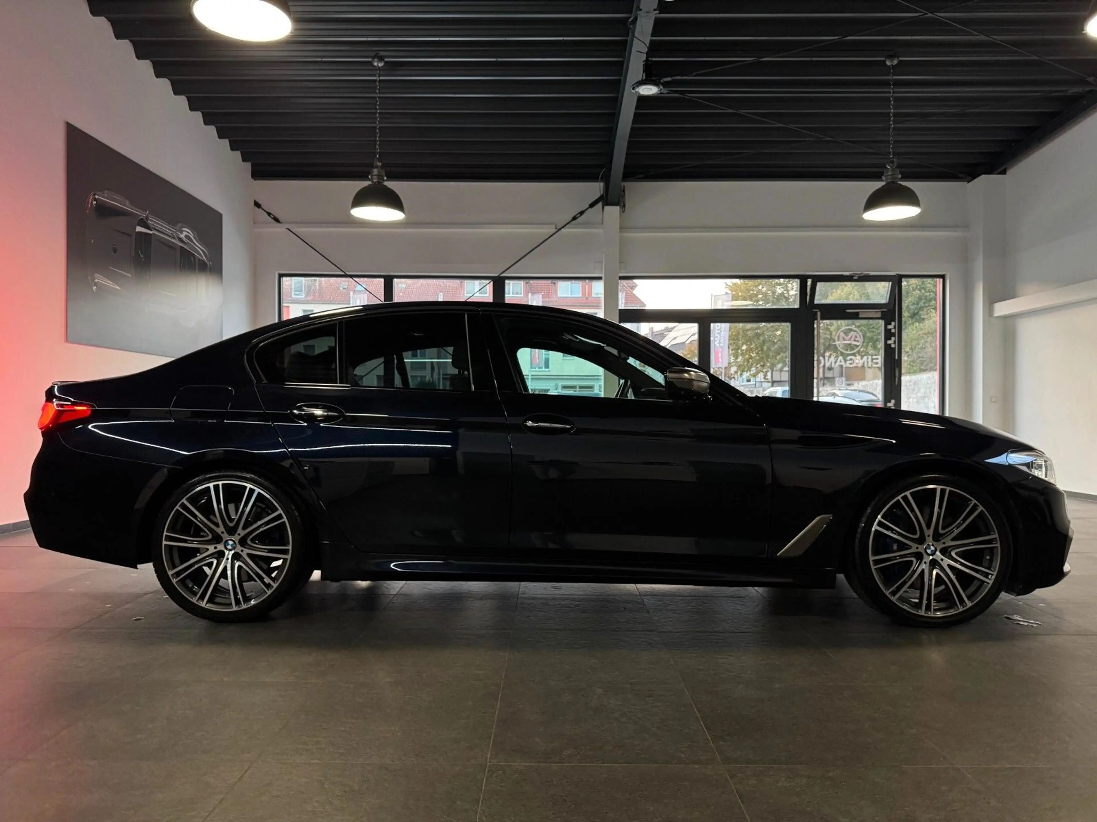 BMW 550 i xDrive Lim./Bowers&Wilkins+Elfenbeinweiß — photo 4