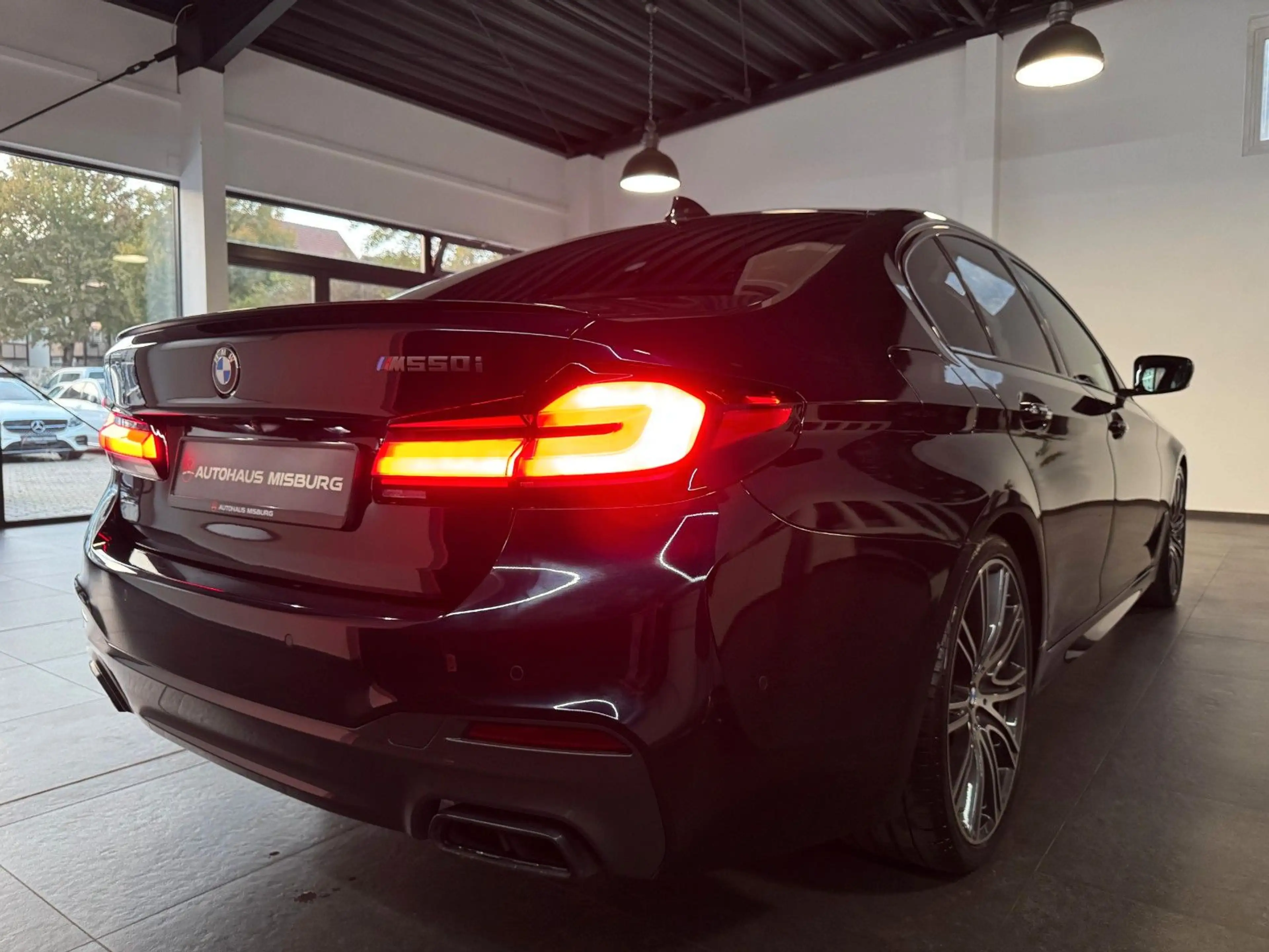 BMW 550 i xDrive Lim./Bowers&Wilkins+Elfenbeinweiß — photo 5