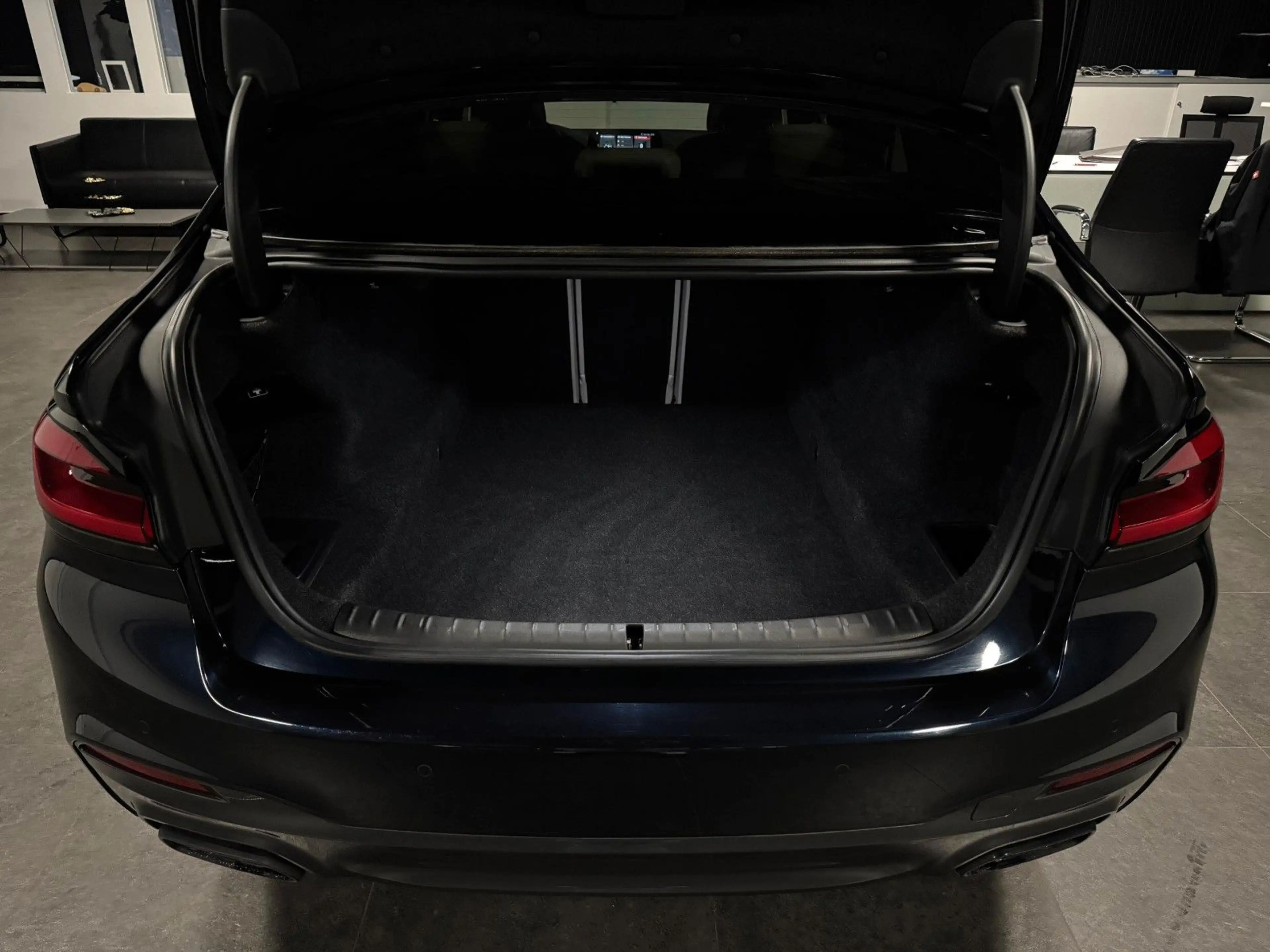 BMW 550 i xDrive Lim./Bowers&Wilkins+Elfenbeinweiß — photo 9