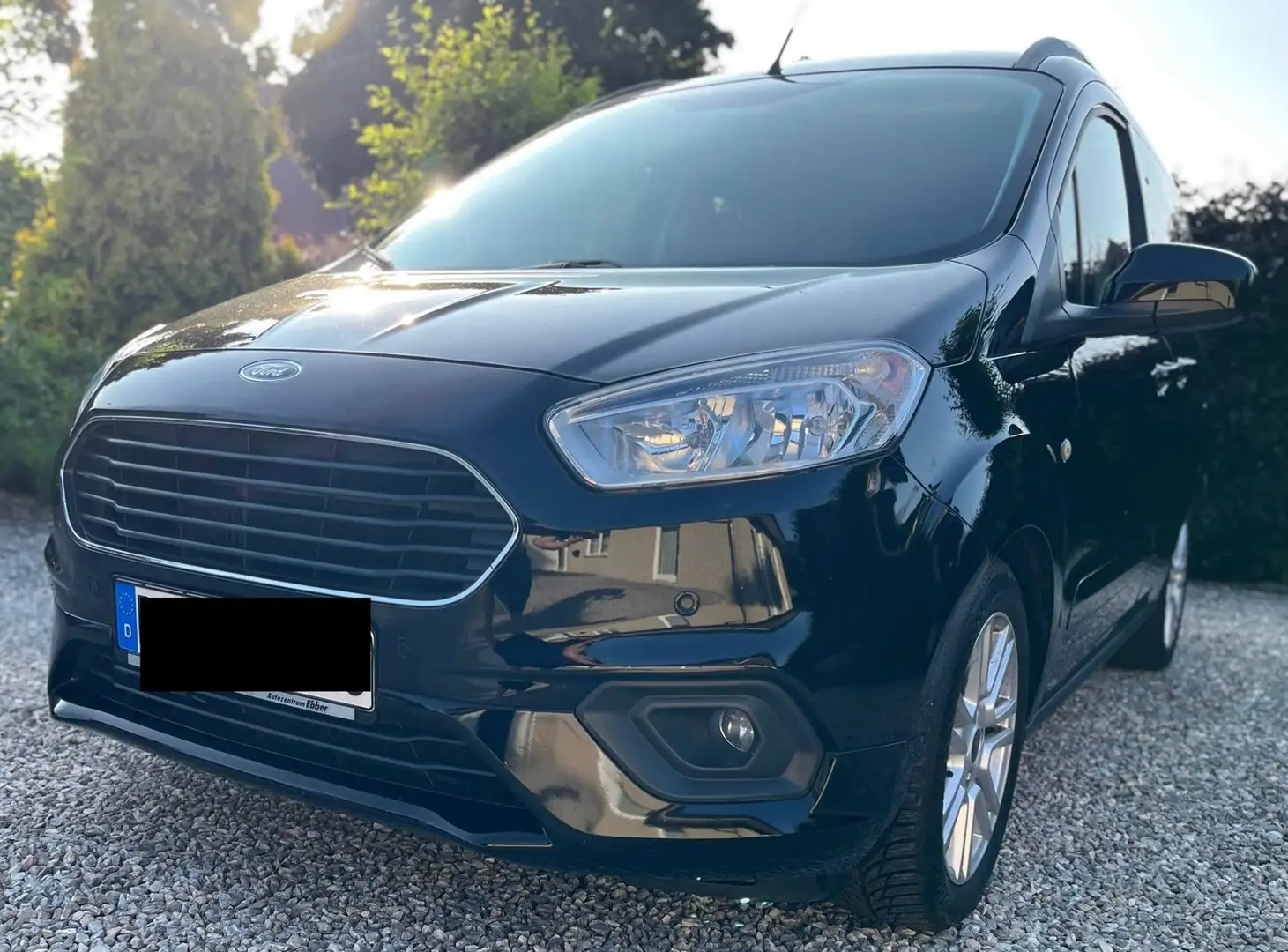Ford Tourneo Courier Tourneo Courier 1.0 EcoBoost Titanium Schwarz - 1