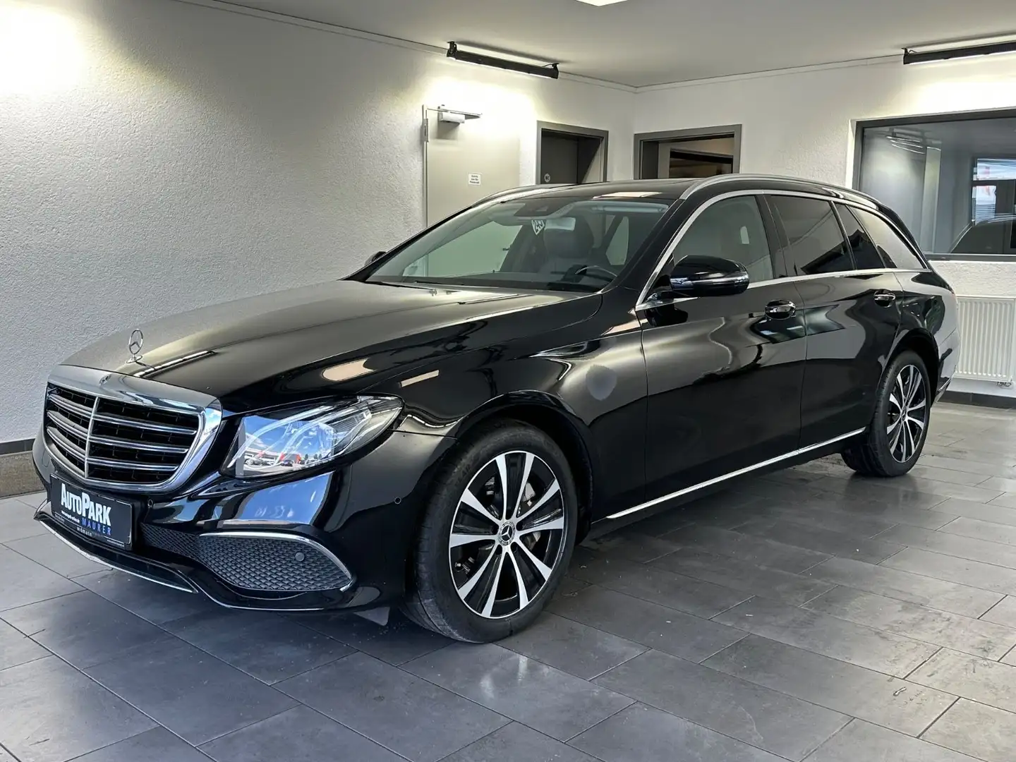 Mercedes-Benz E 350 d T Luxury AVANTGARDE*SHD*AHK*LED*Ambiente Noir - 1