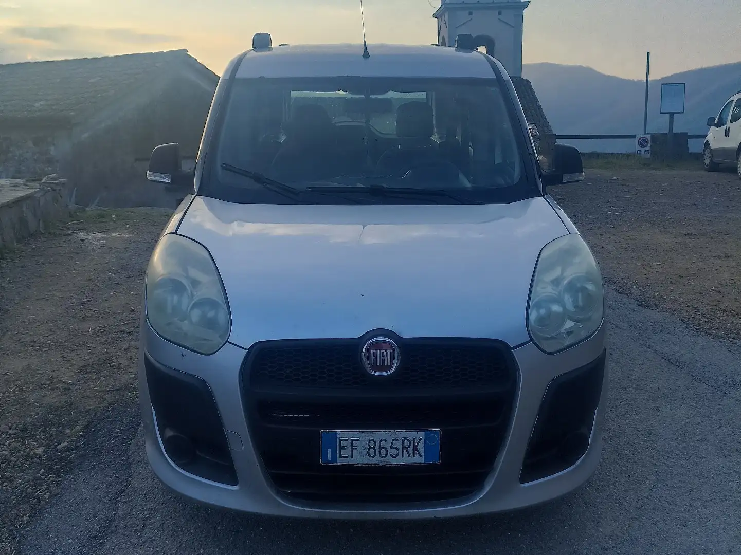 Fiat Doblo 1.6 mjt 16v Dynamic srebrna - 1