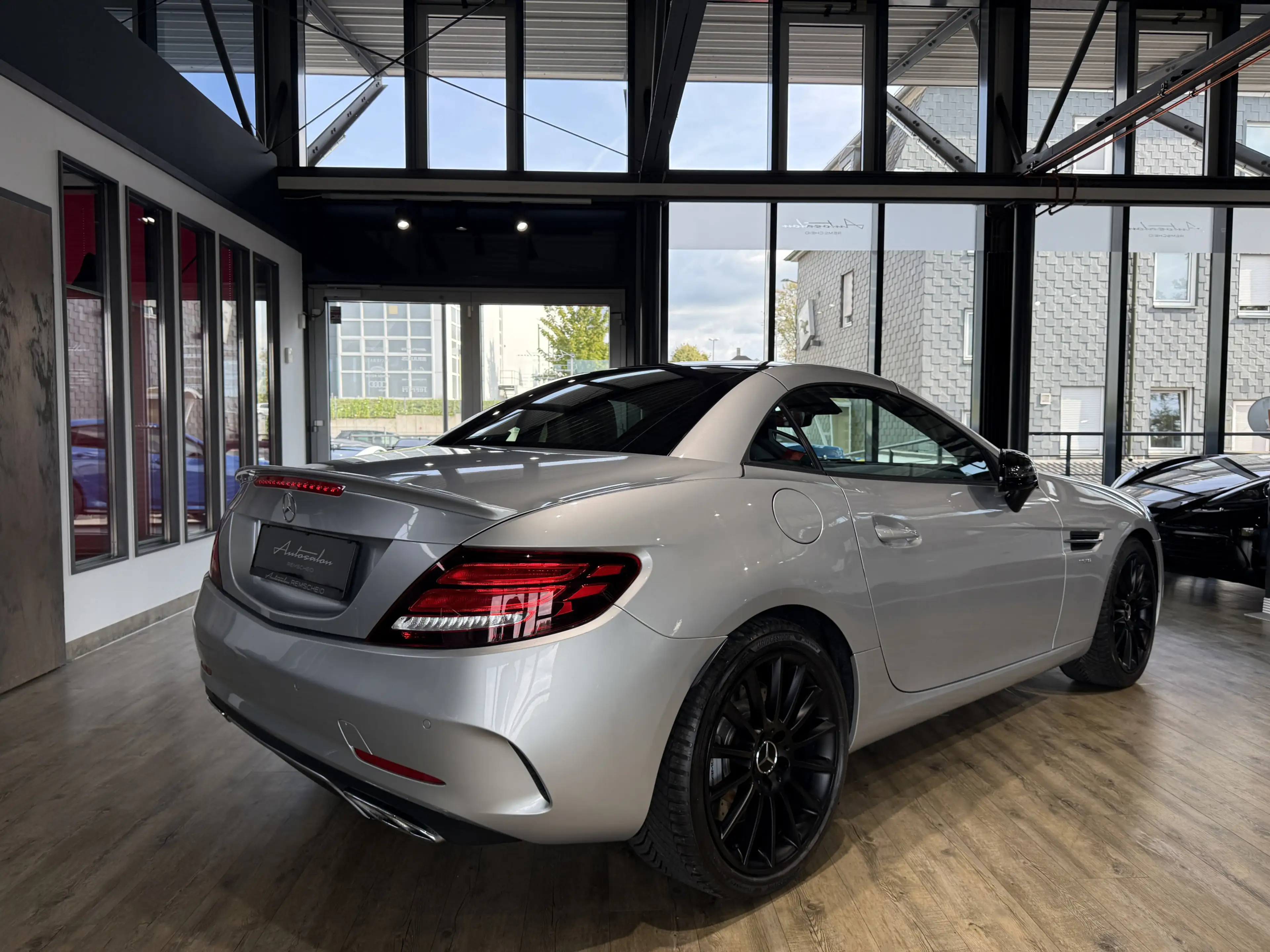 Mercedes-Benz SLC 43 AMG Roadster*PANO*LED*NAVI*KAMERA*DISTRON — photo 11