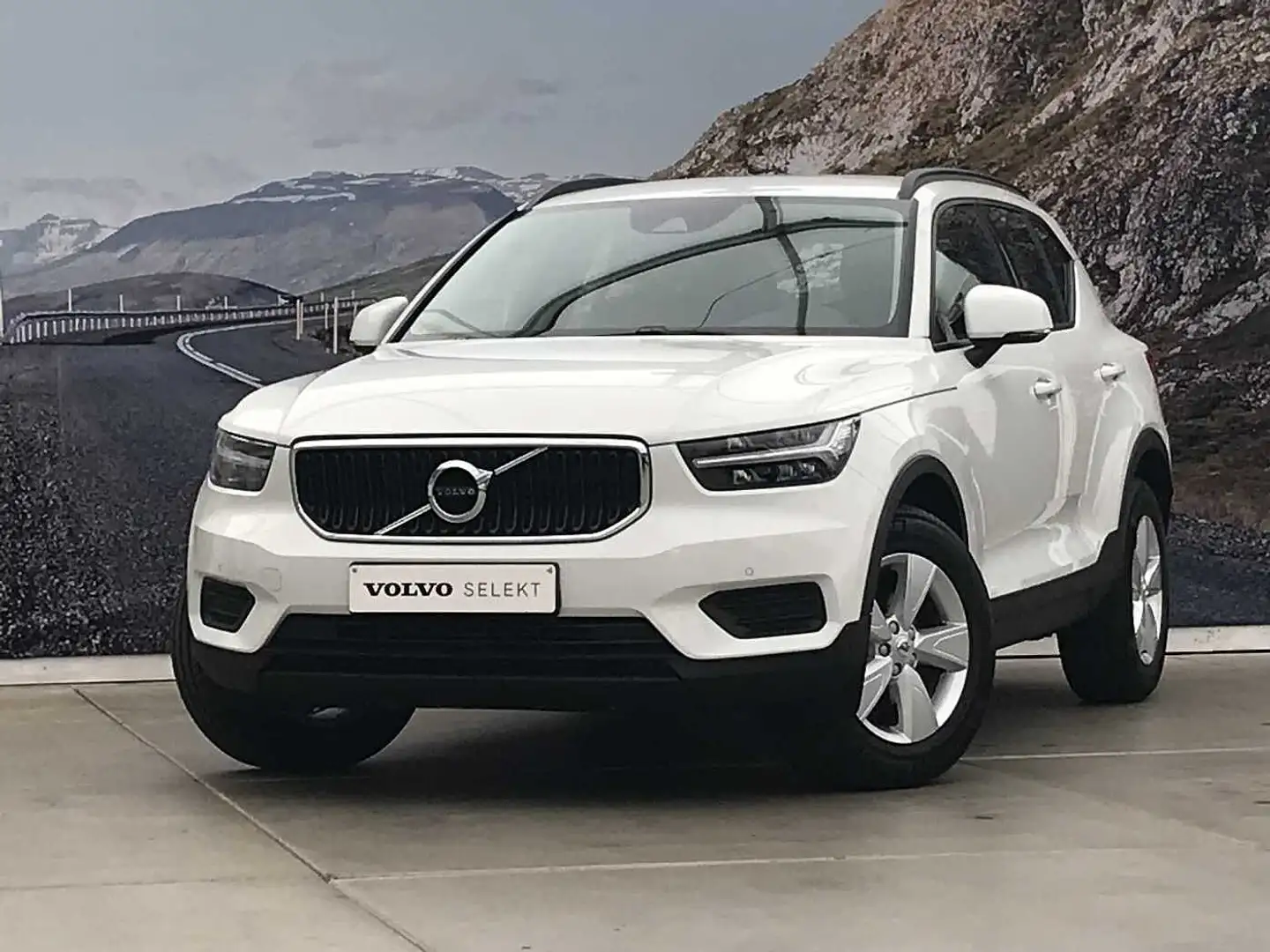 Volvo XC40 MOMENTUM CORE + WINTER + PARK ASSIST + ... Wit - 1