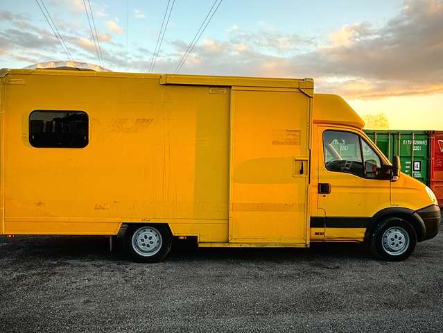 Iveco Daily Wohnmobil Camper Koffer Selbstausbau