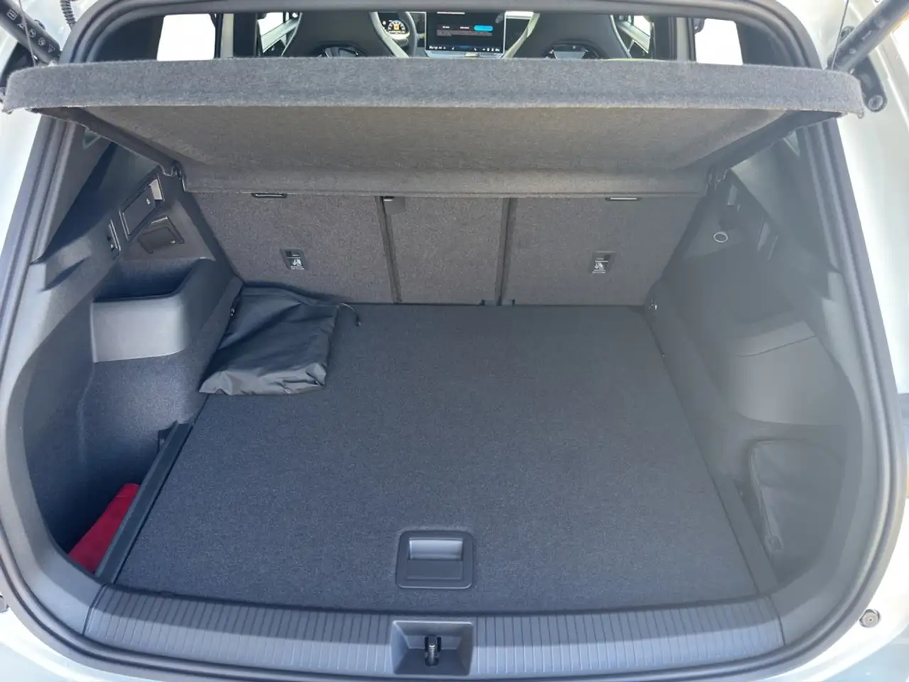 Volkswagen Tiguan 2.0 TDI DSG 4Motion R-Line AHK*STHZG*PANO*HARMA... 9