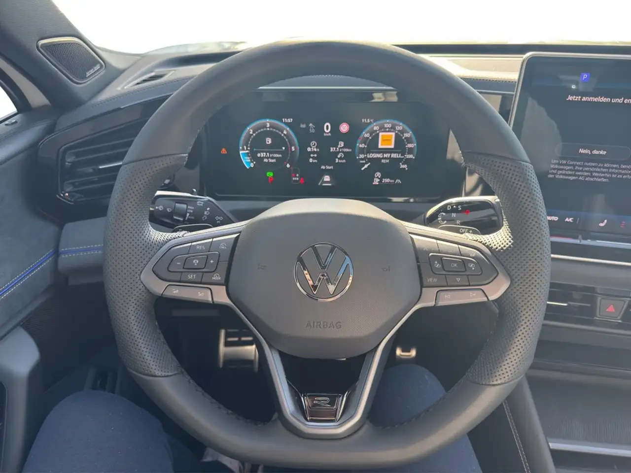 Volkswagen Tiguan 2.0 TDI DSG 4Motion R-Line AHK*STHZG*PANO*HARMA... 13