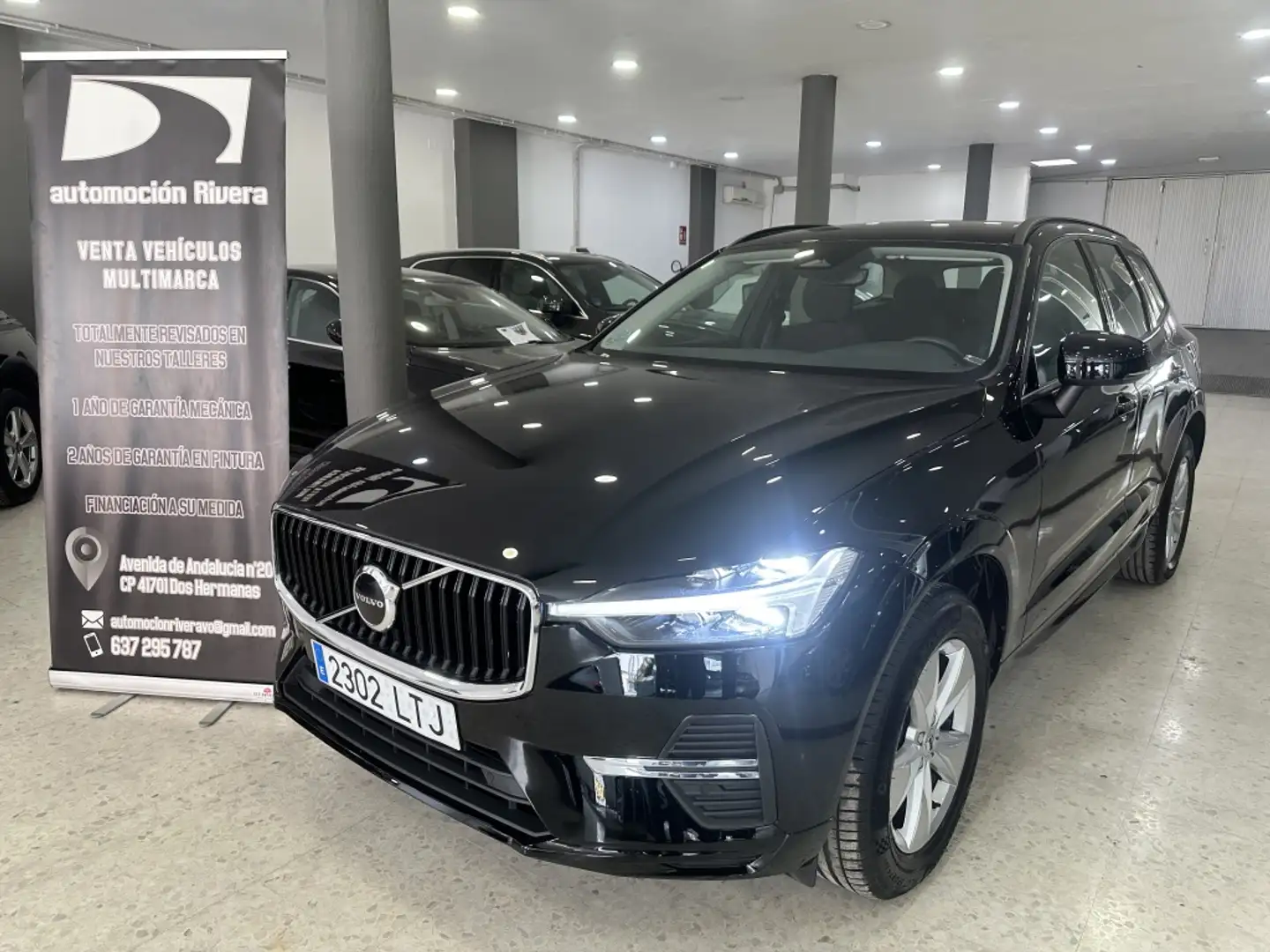 Volvo XC60 B4 Momentum Pro AWD Aut. Negro - 2